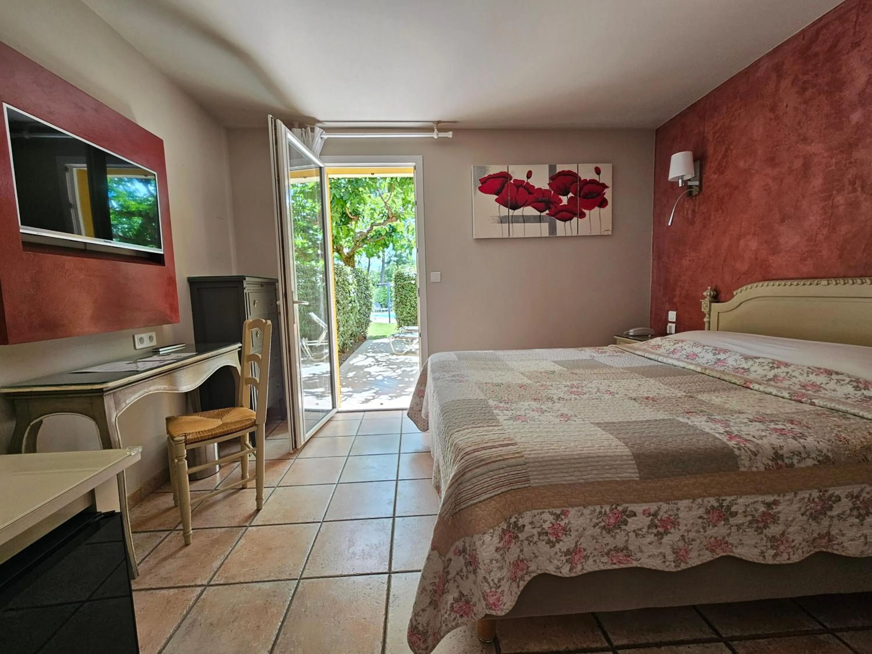Bedroom in Les Sables d'Ocre & SPA