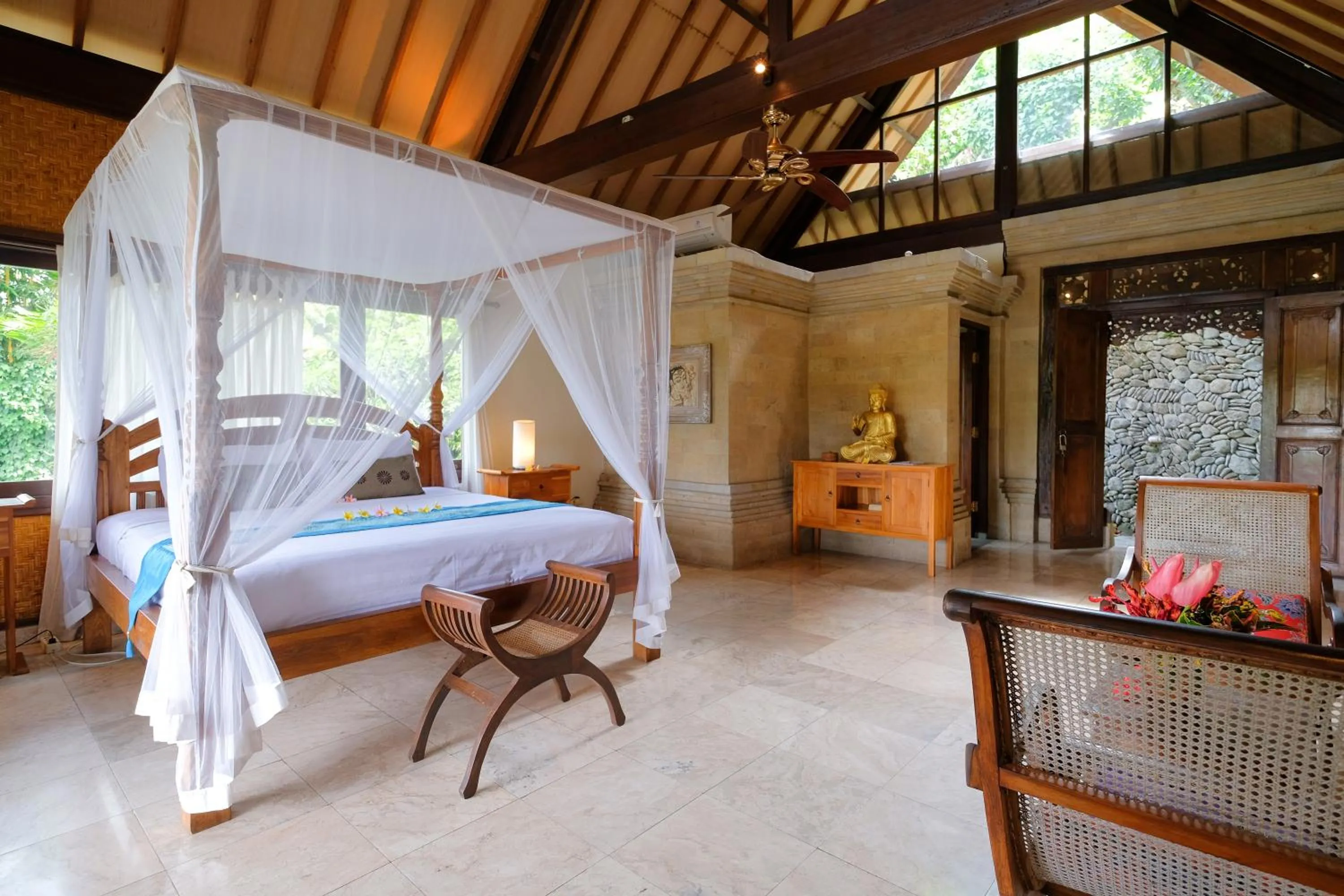 Bed in Sunrise Villa Ubud