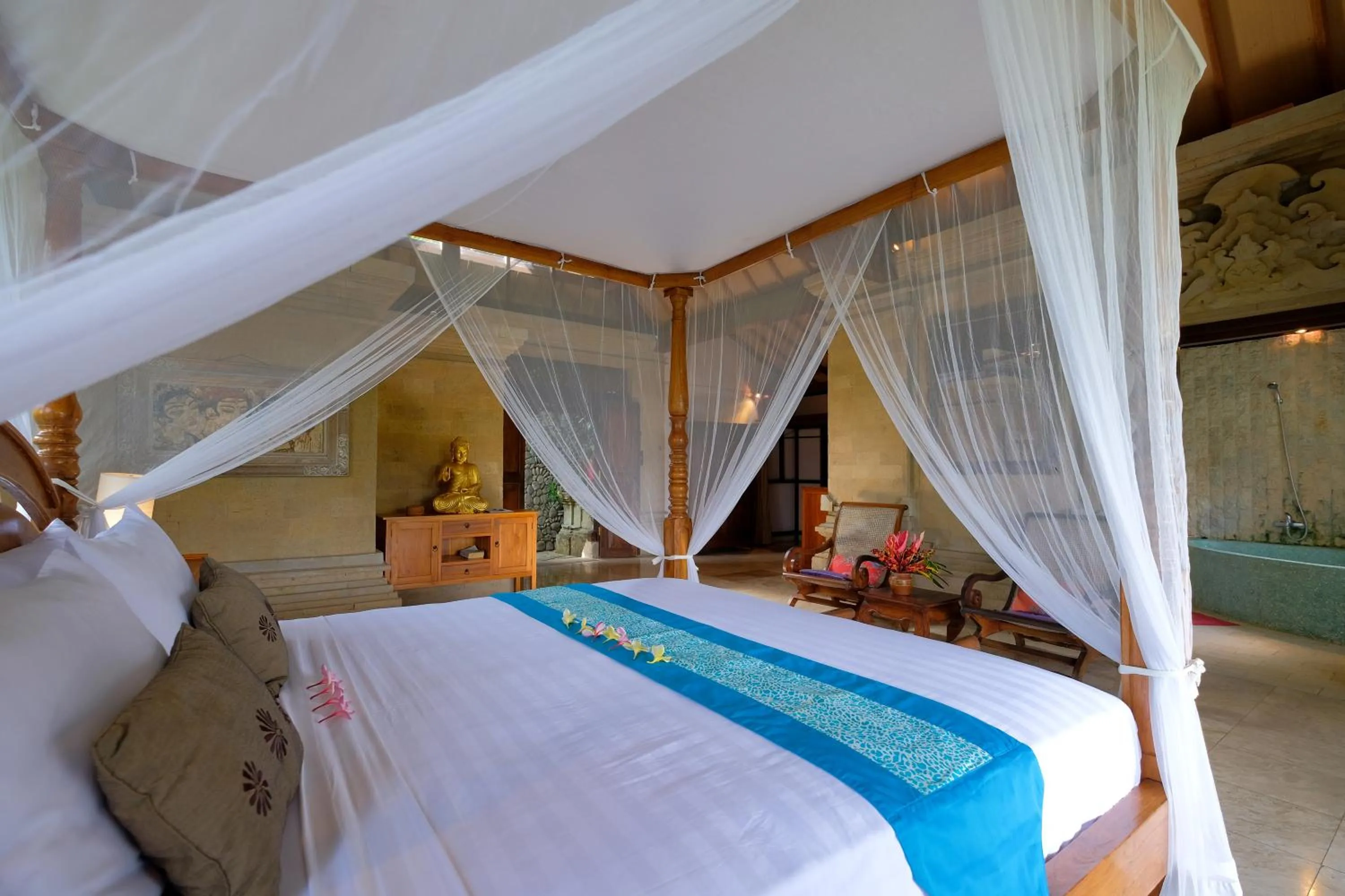 Bed in Sunrise Villa Ubud