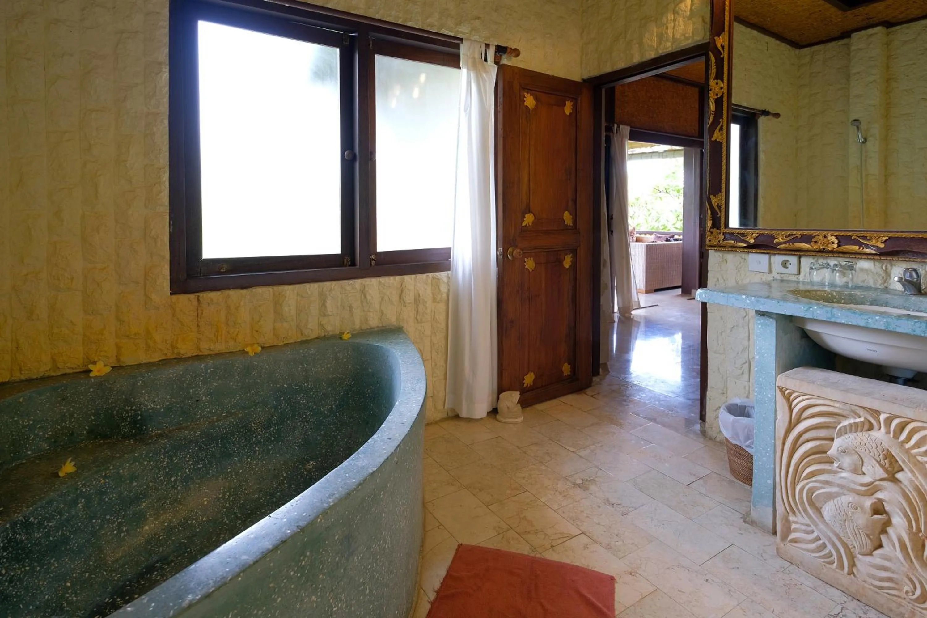 Bath in Sunrise Villa Ubud
