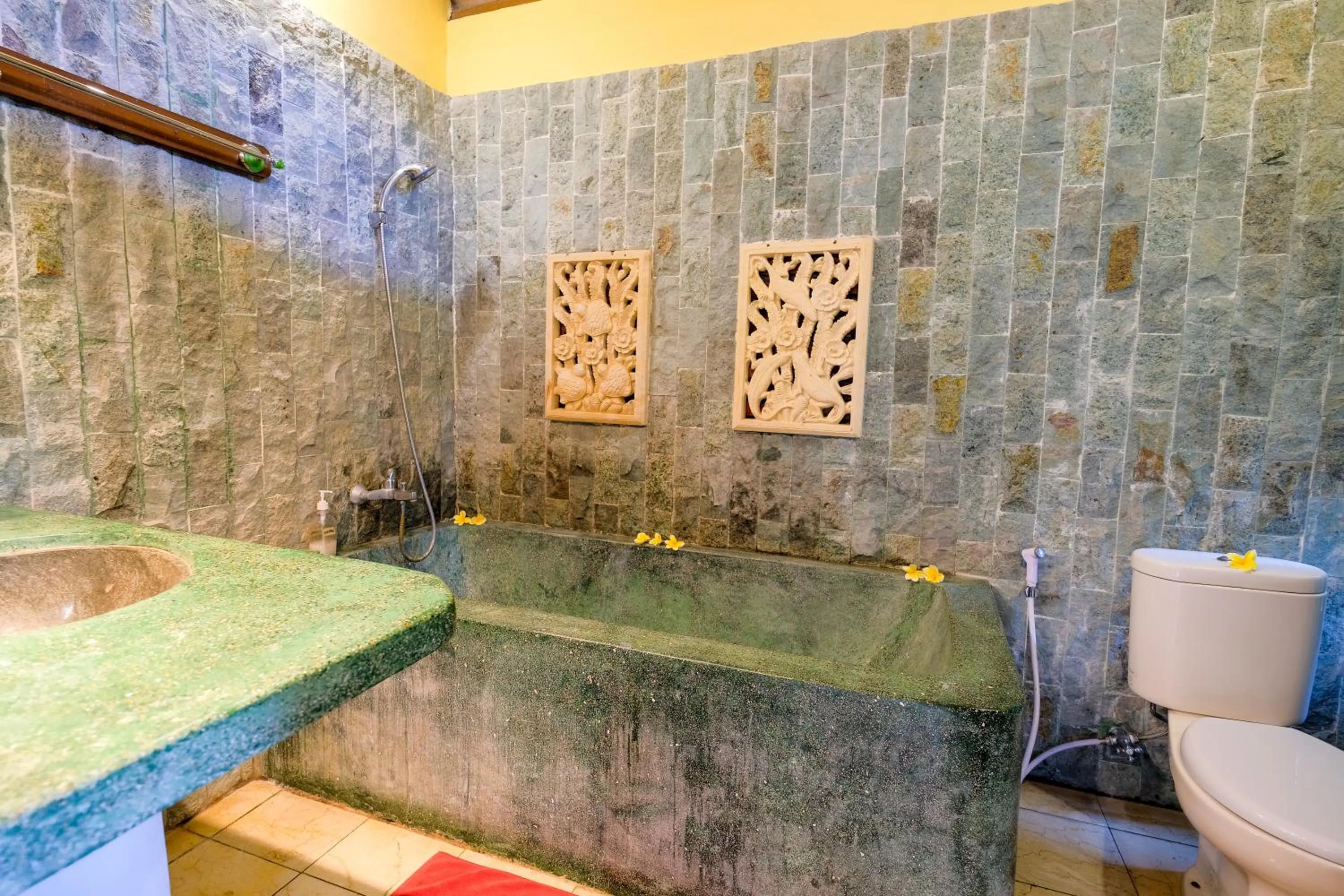 Bath in Sunrise Villa Ubud