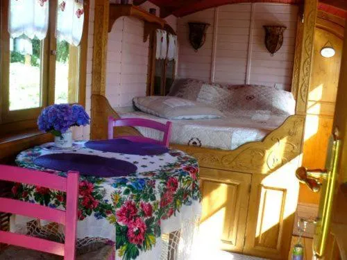 Bed in La Clé des Roulottes