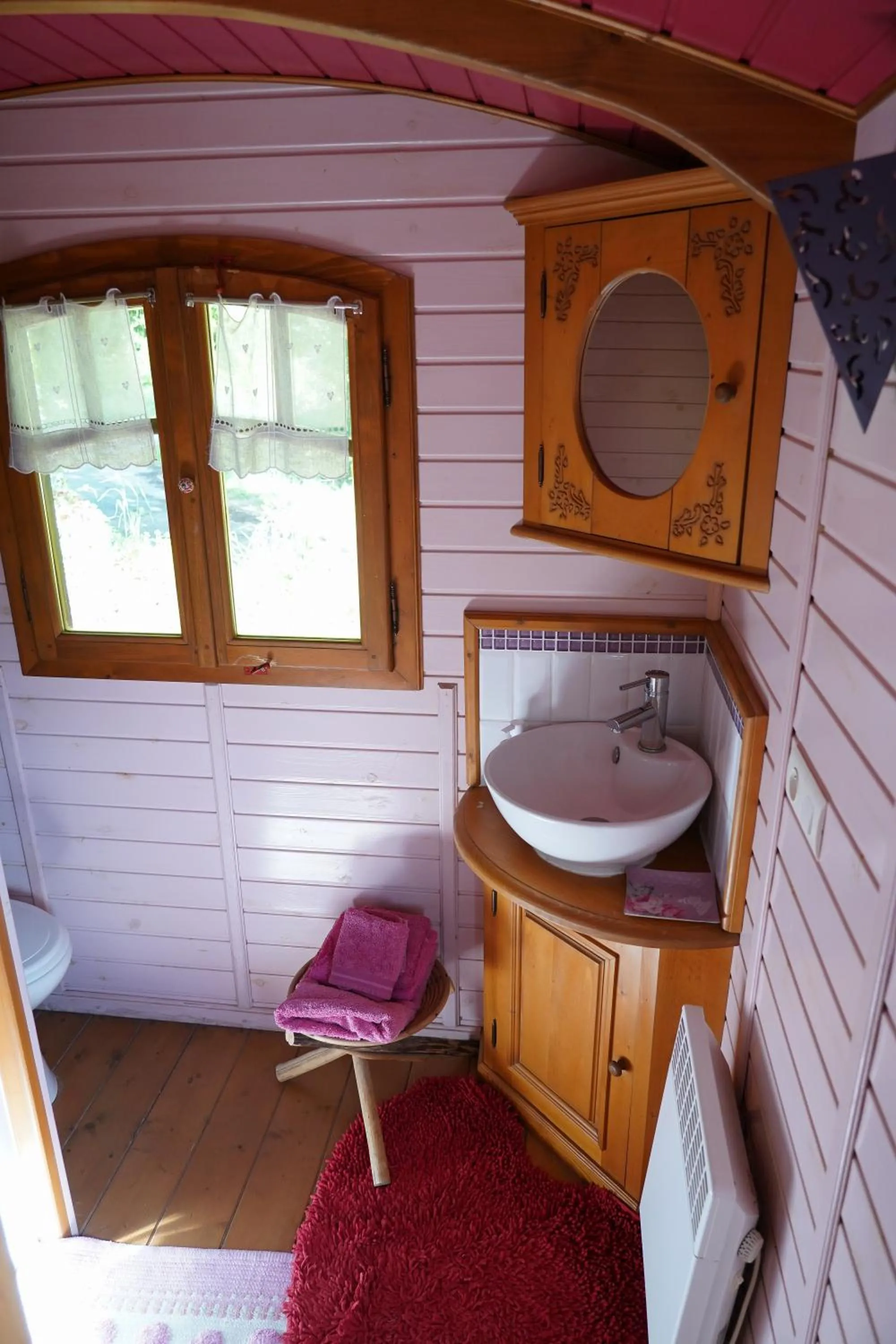 Bathroom in La Clé des Roulottes