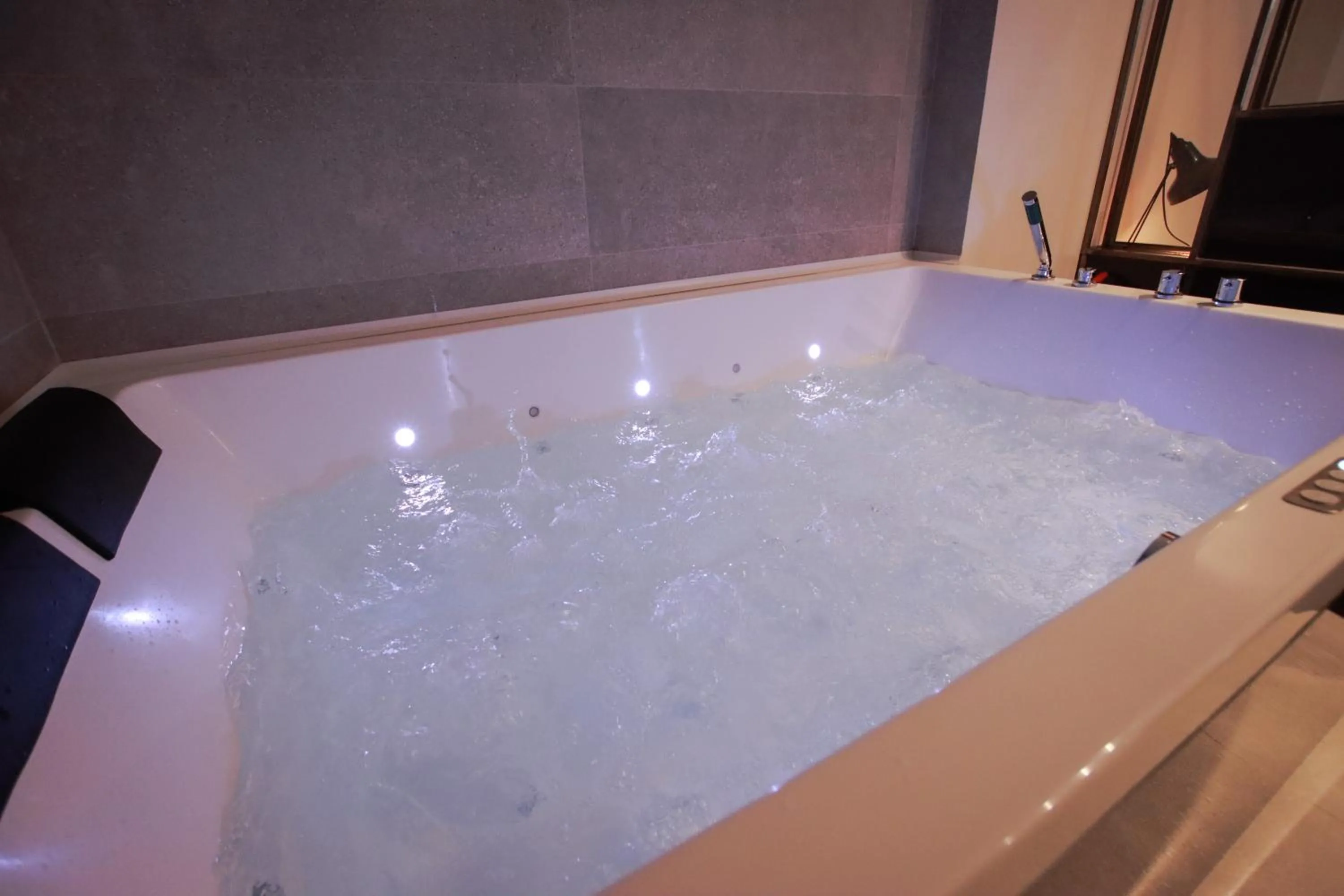 Vinatea Suites con jacuzzi privado en el centro de Morella