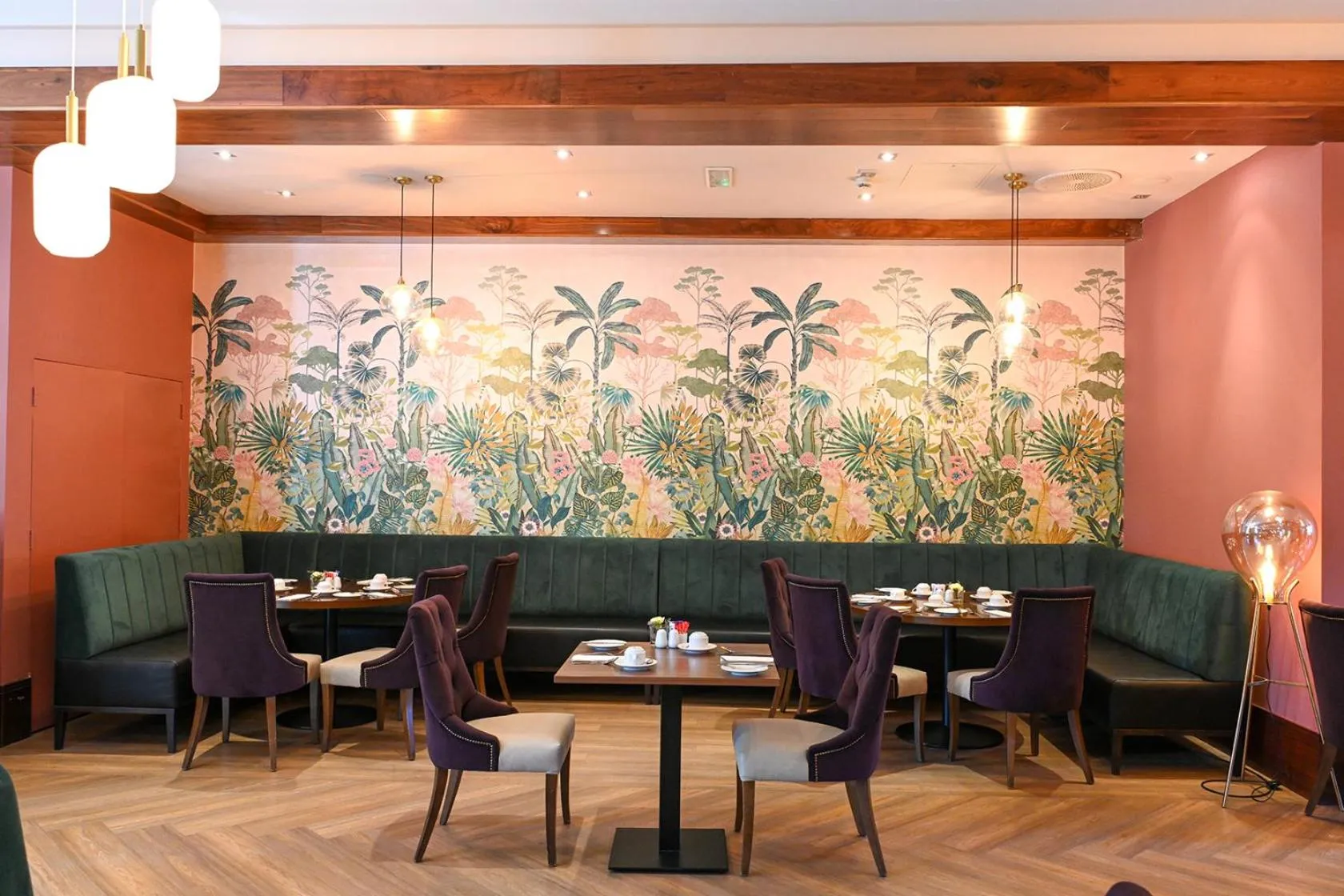 Restaurant/places to eat in The Kingsley Hotel