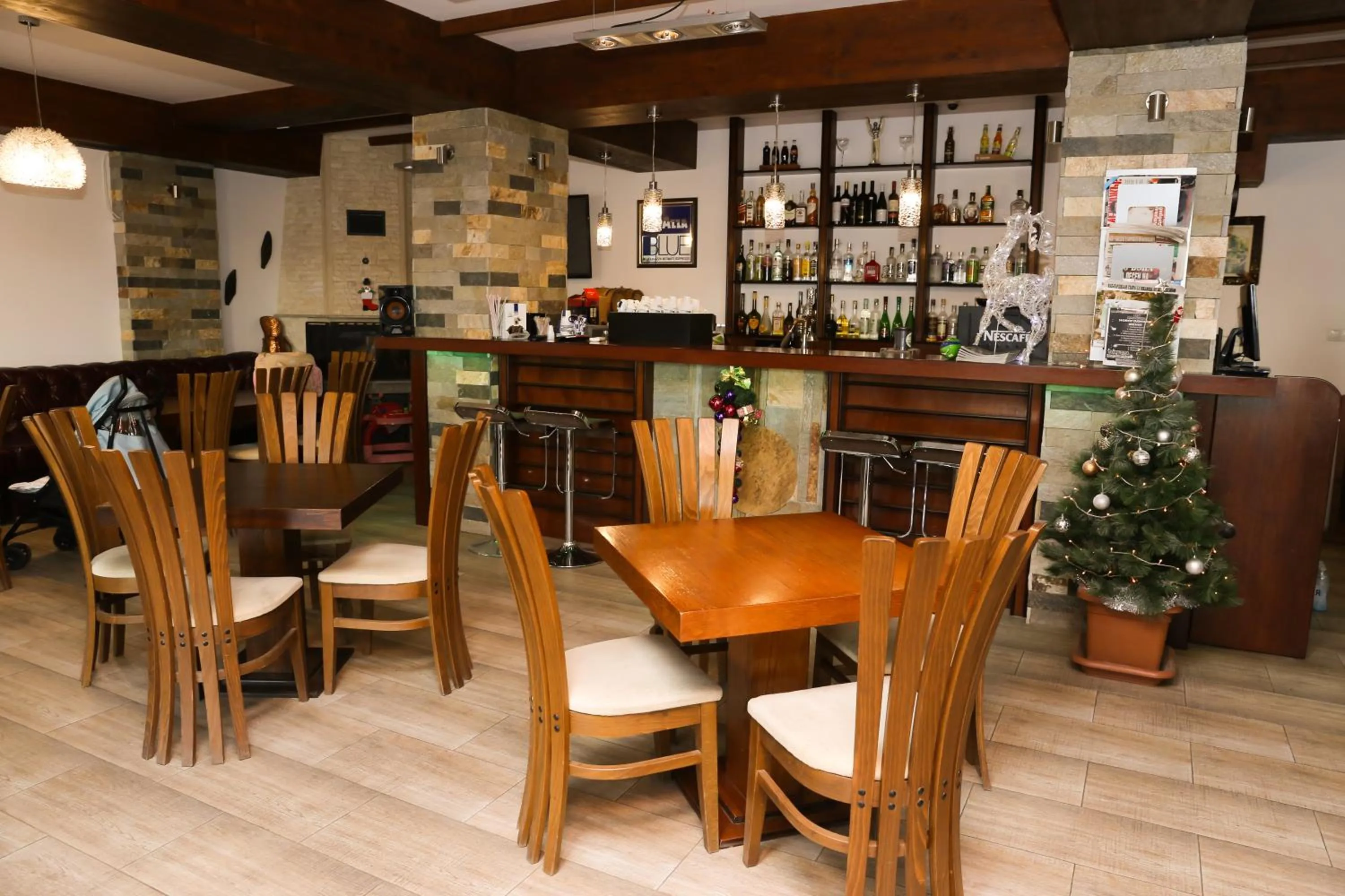 Restaurant/places to eat in Hotel & Restaurant Ida