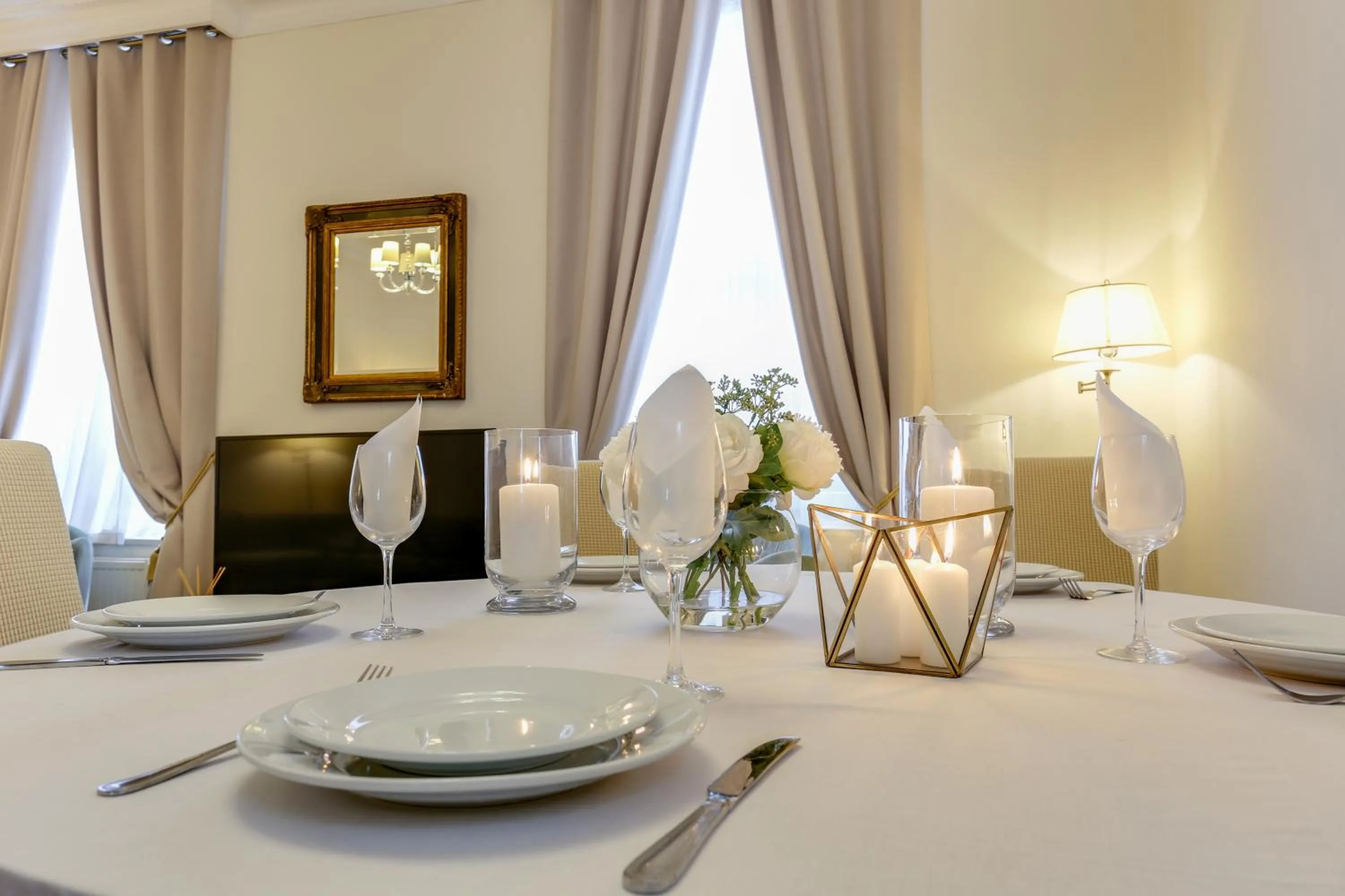 Dining area in Park Lane Apartments/Shaw House