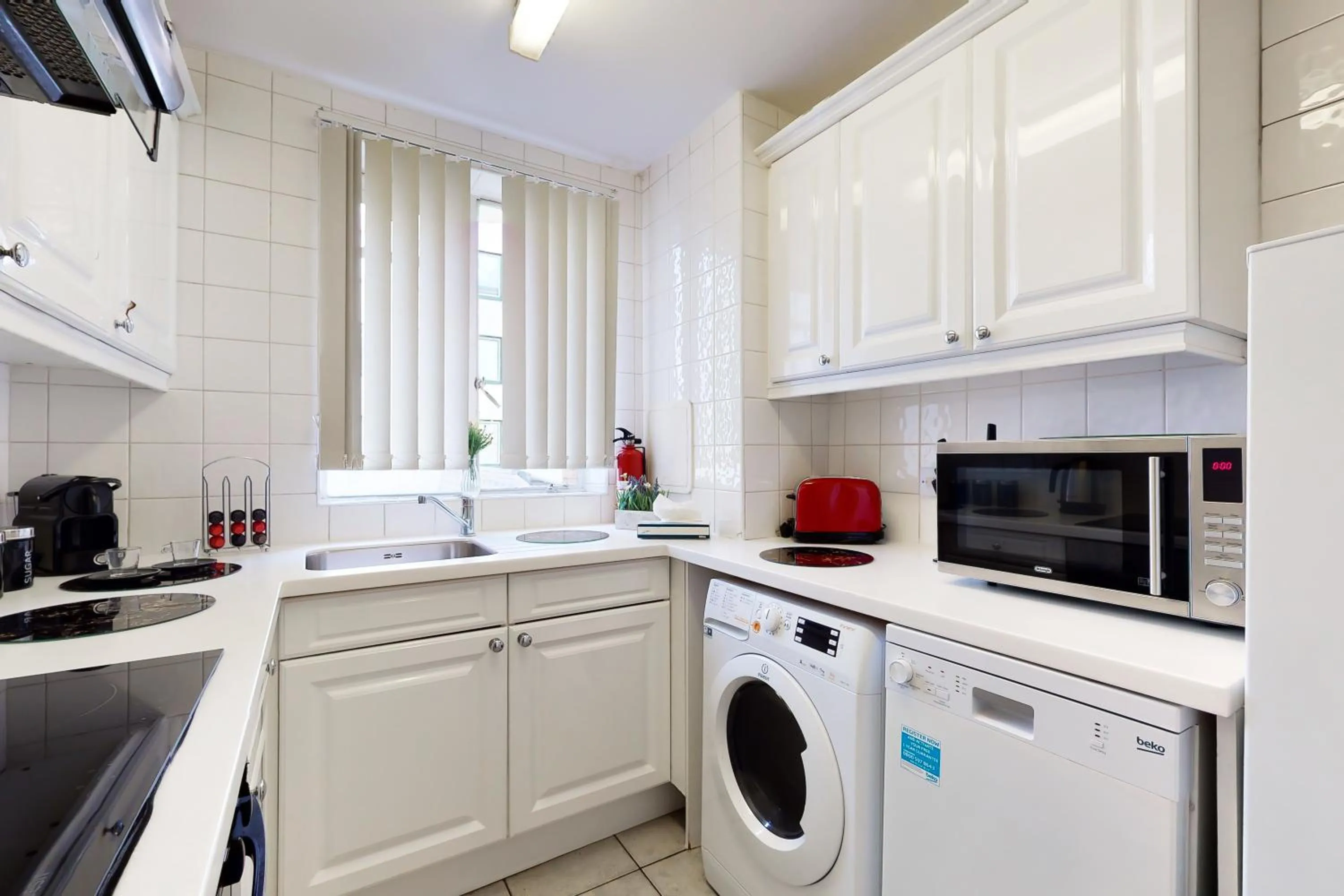 Kitchen or kitchenette in Park Lane Apartments/Shaw House