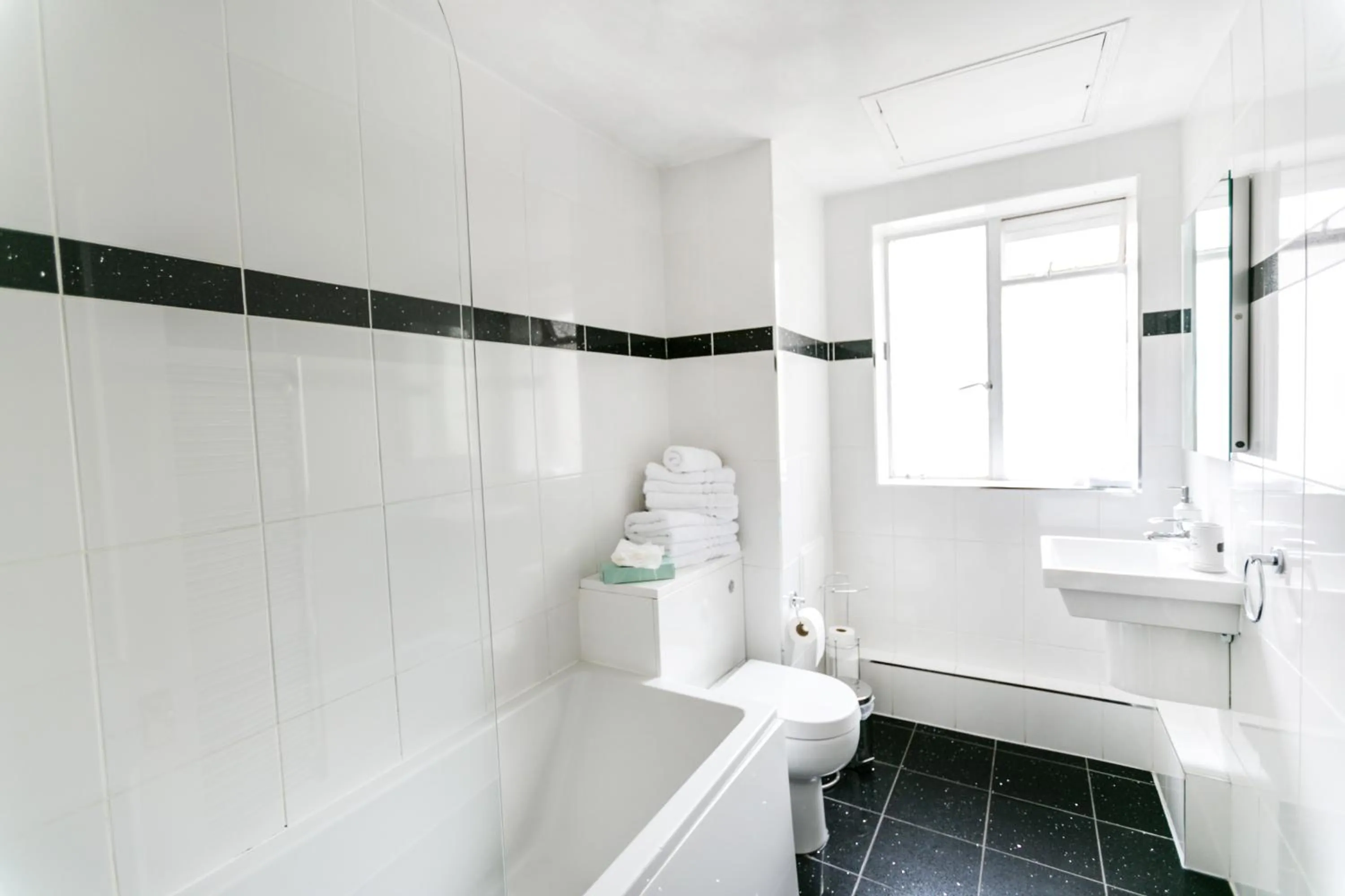 Bathroom in Park Lane Apartments/Shaw House
