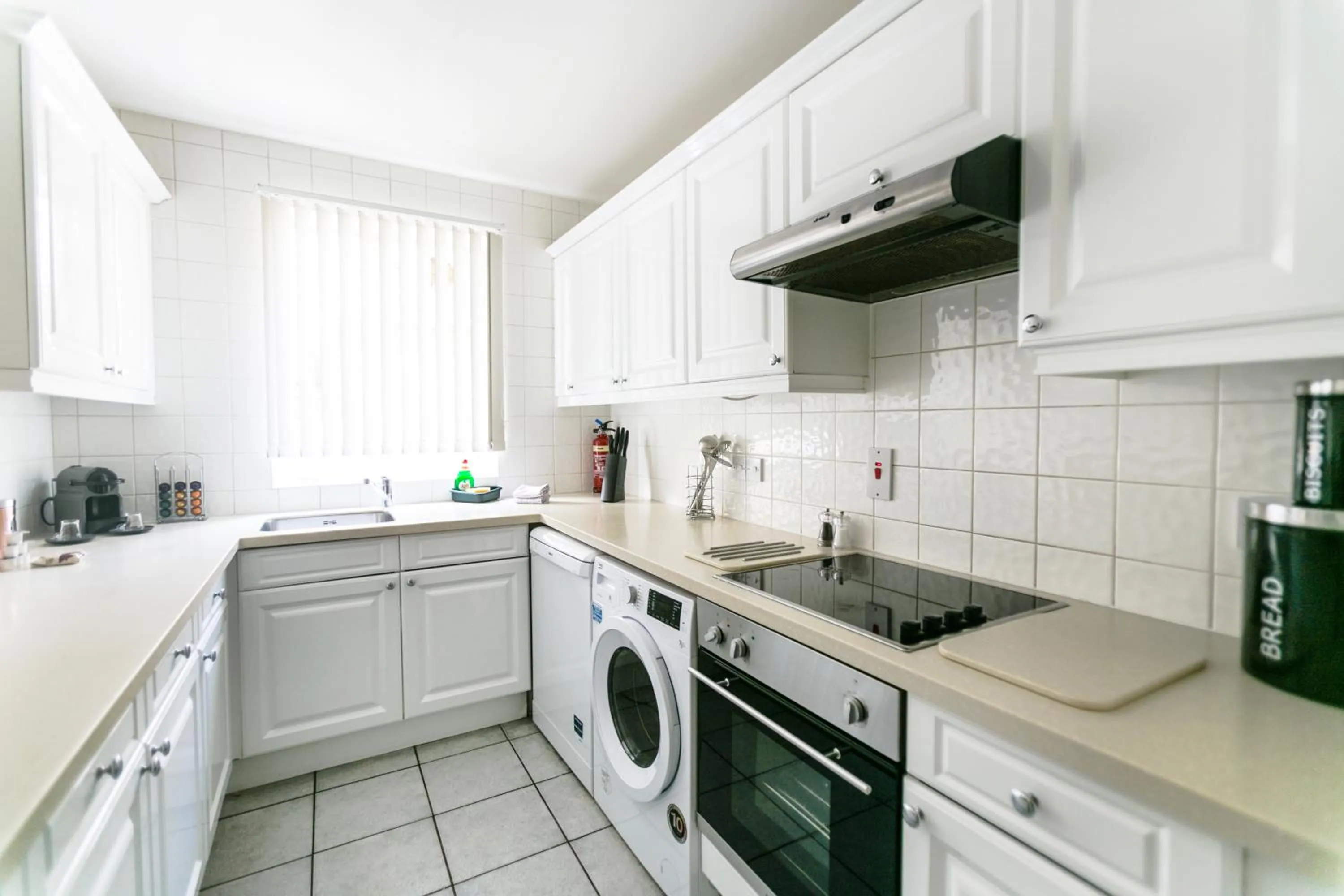 Kitchen or kitchenette in Park Lane Apartments/Shaw House
