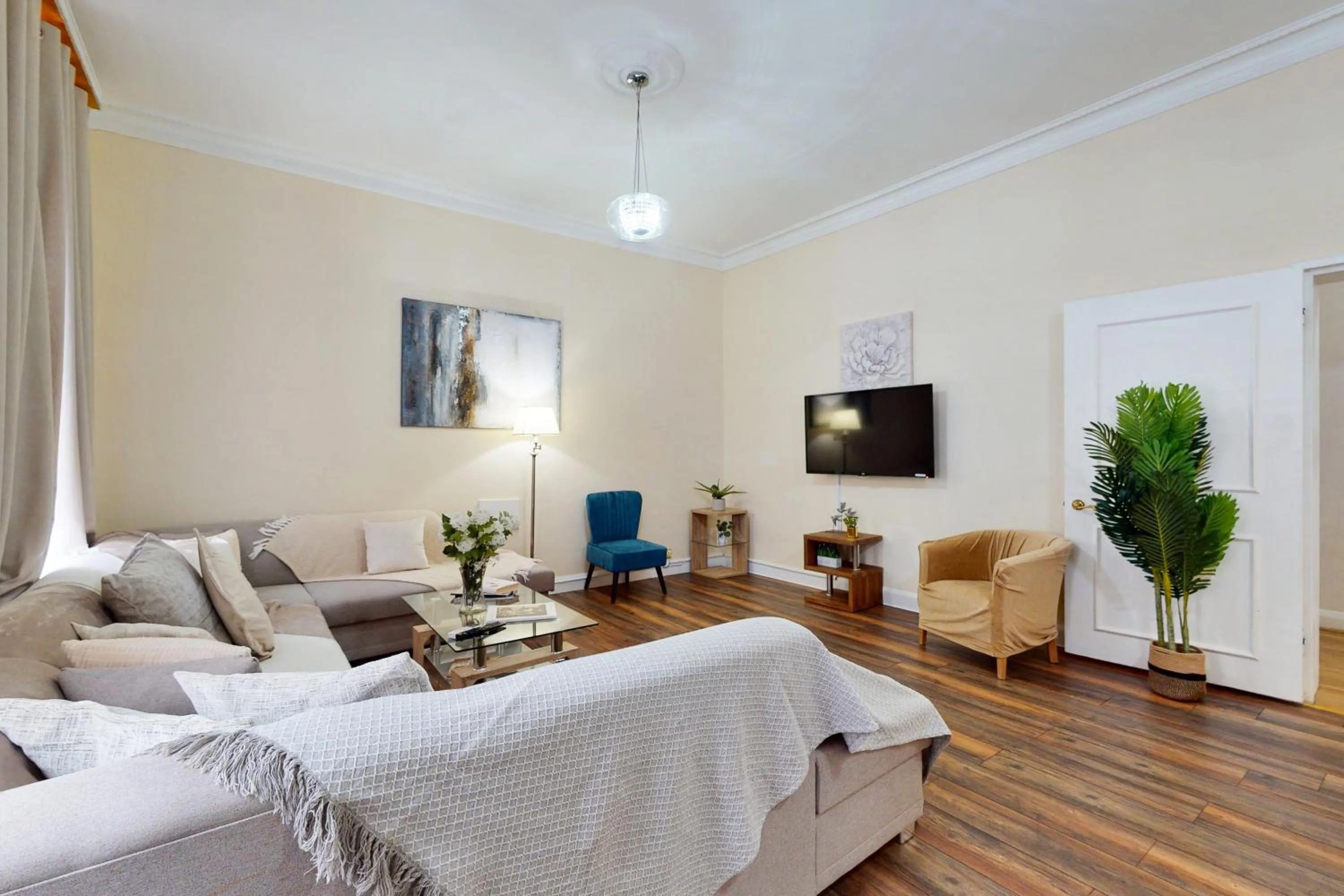 Living room in Park Lane Apartments/Shaw House