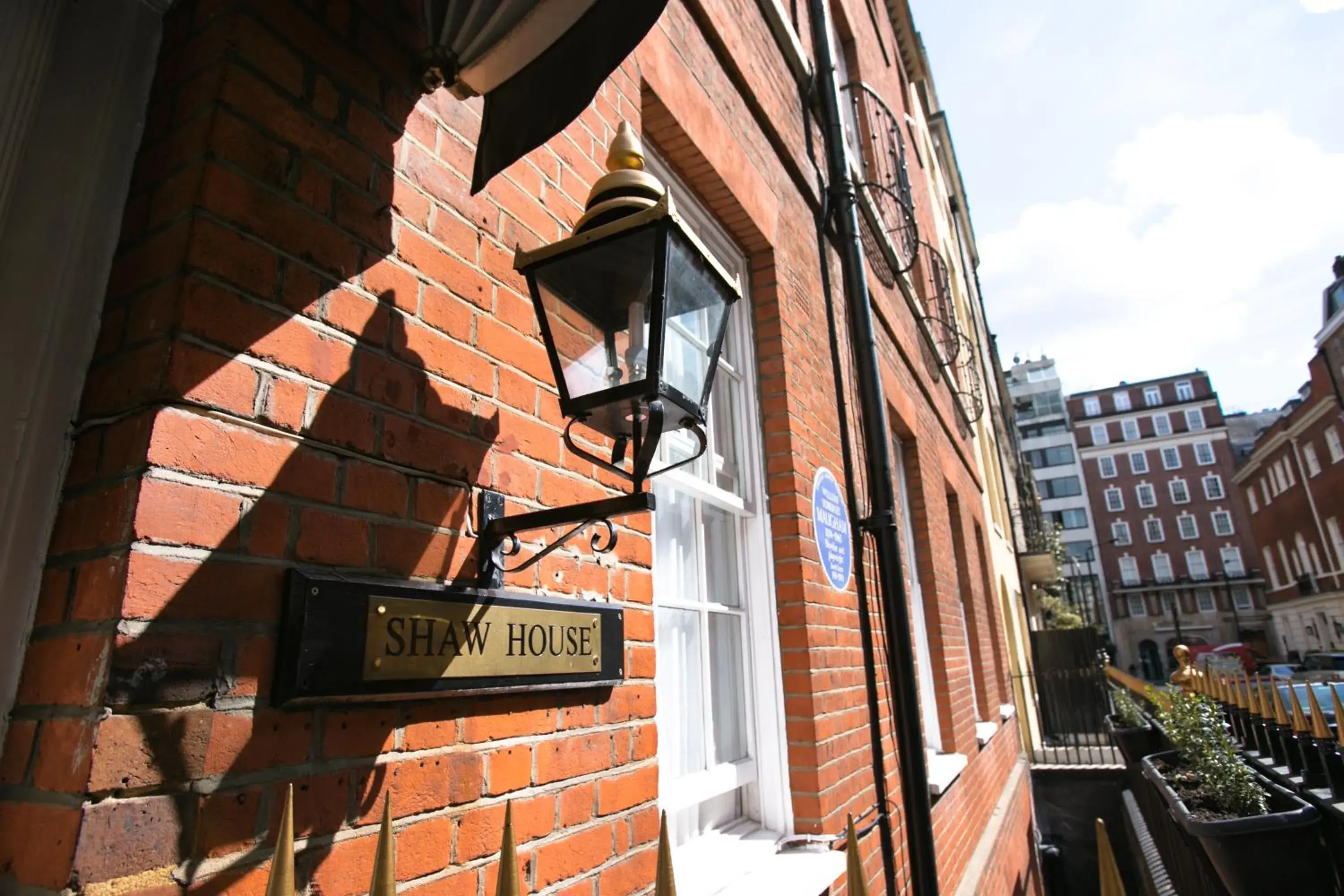 Property building in Park Lane Apartments/Shaw House Property building in Park Lane Apartments/Shaw House