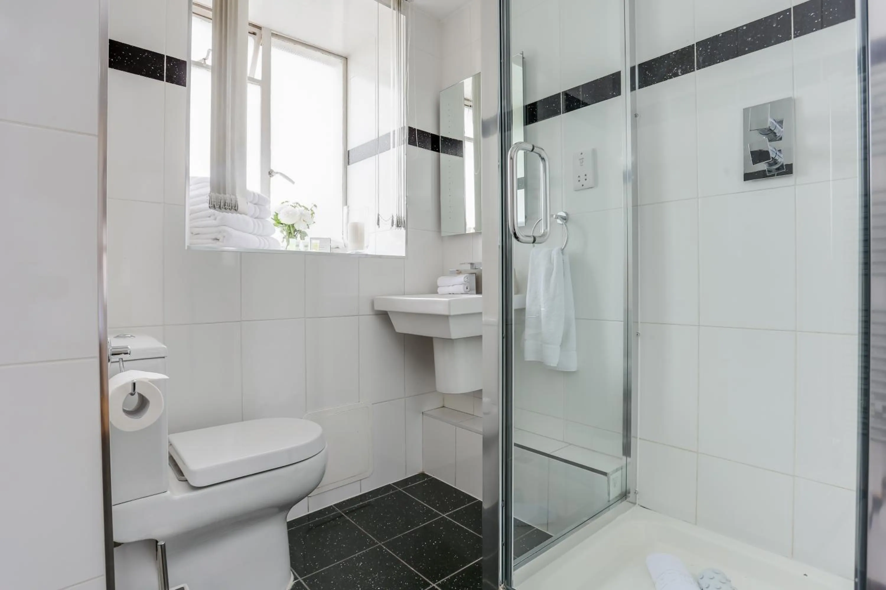 Shower in Park Lane Apartments/Shaw House