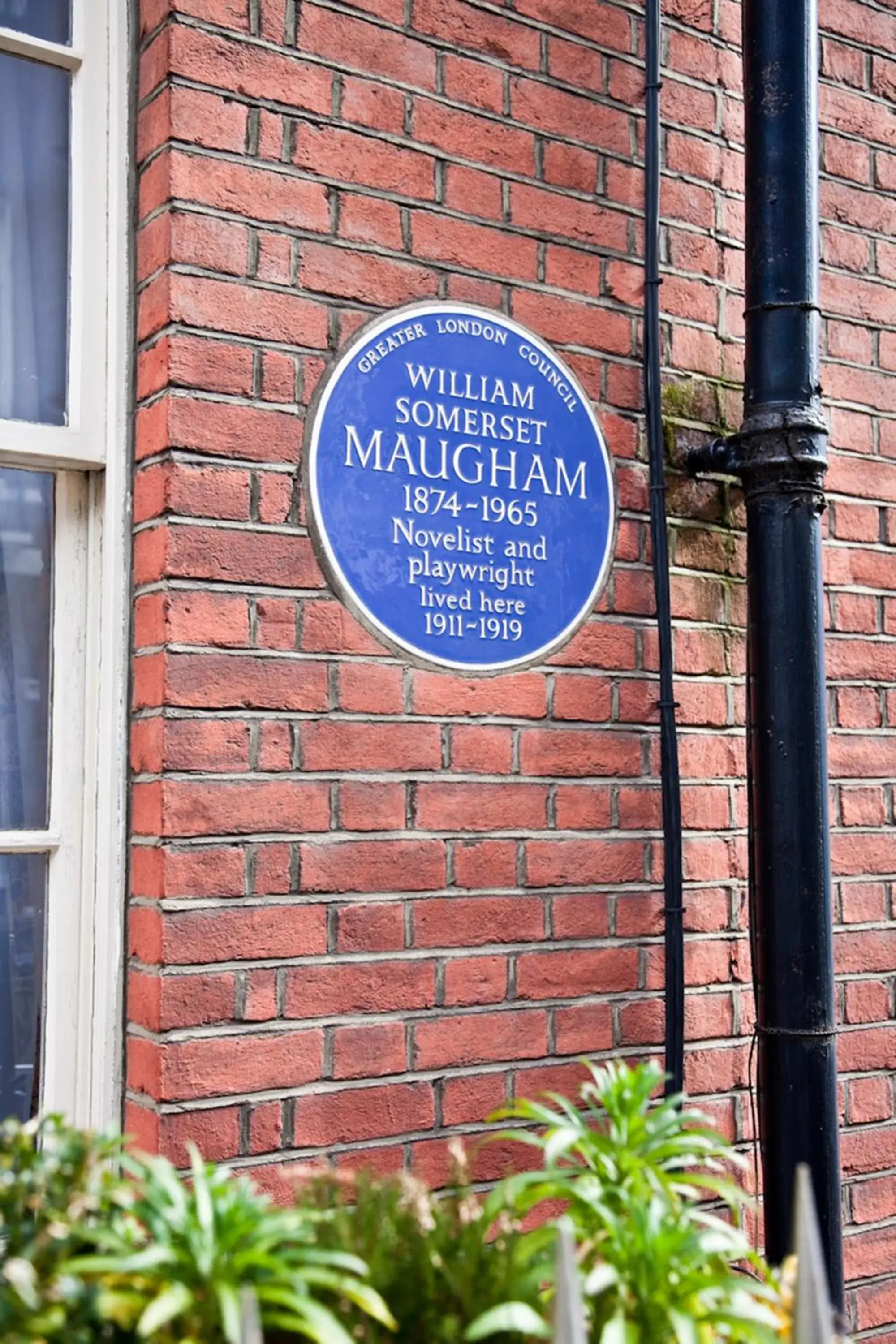 Facade/entrance in Park Lane Apartments/Shaw House Facade/entrance in Park Lane Apartments/Shaw House