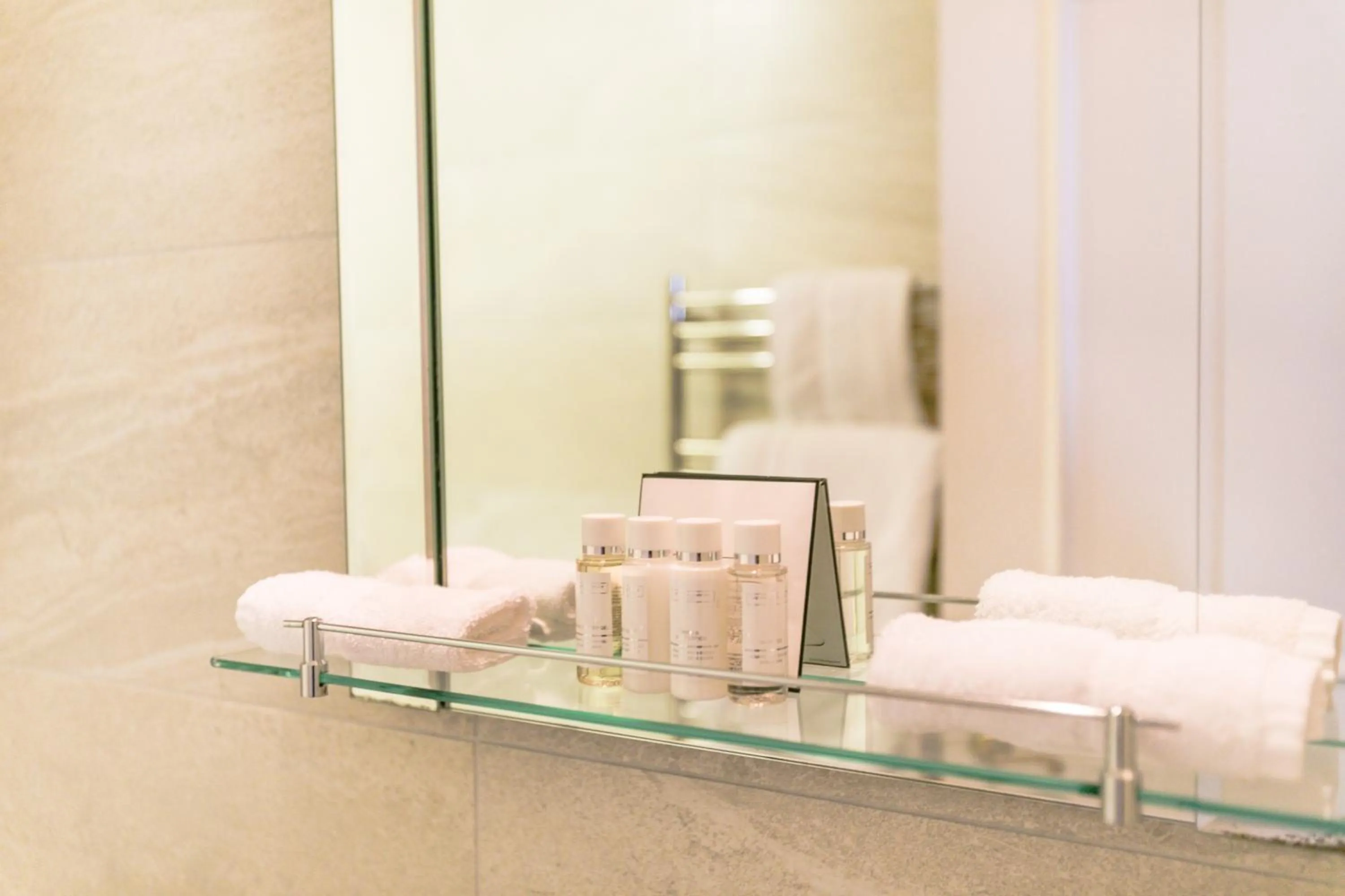 Bathroom in Park Lane Apartments/Shaw House