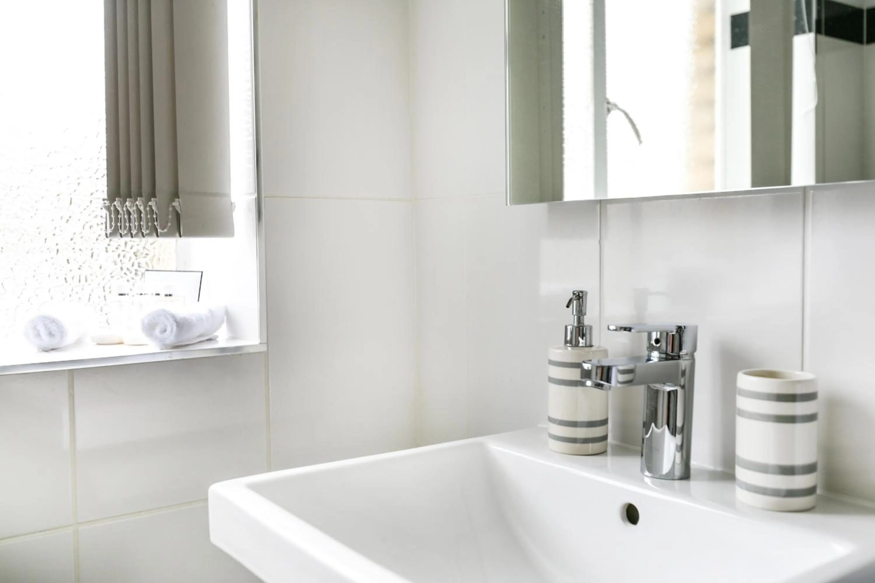 Bathroom in Park Lane Apartments/Shaw House