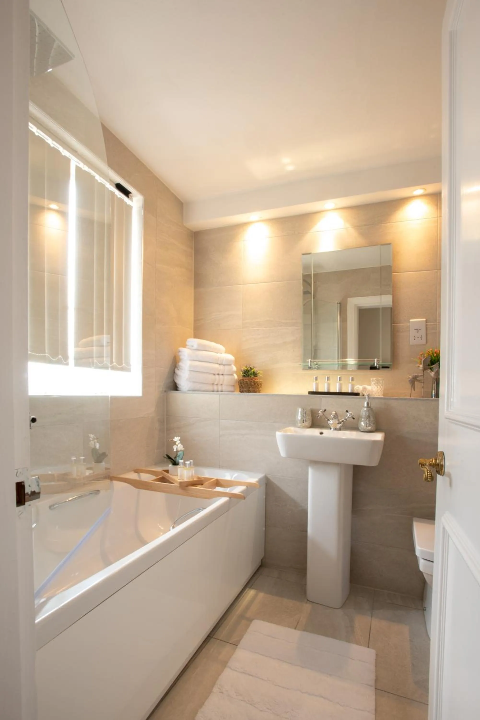 Bathroom in Park Lane Apartments/Shaw House