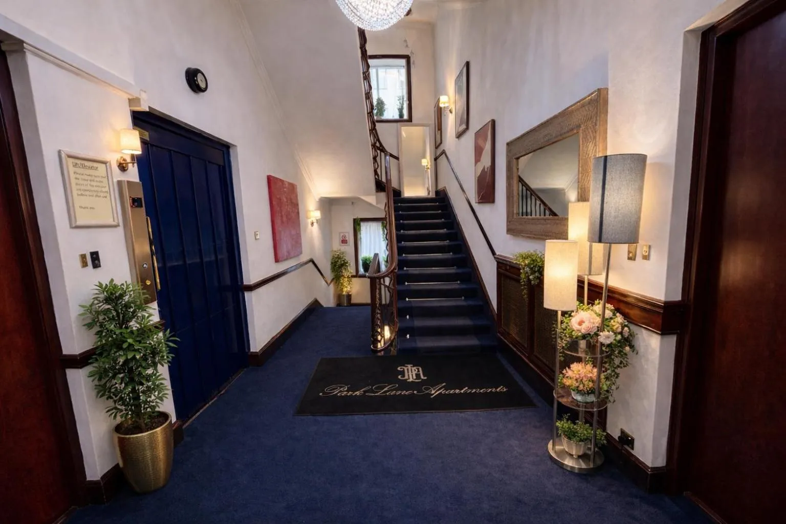 Lobby or reception in Park Lane Apartments/Shaw House