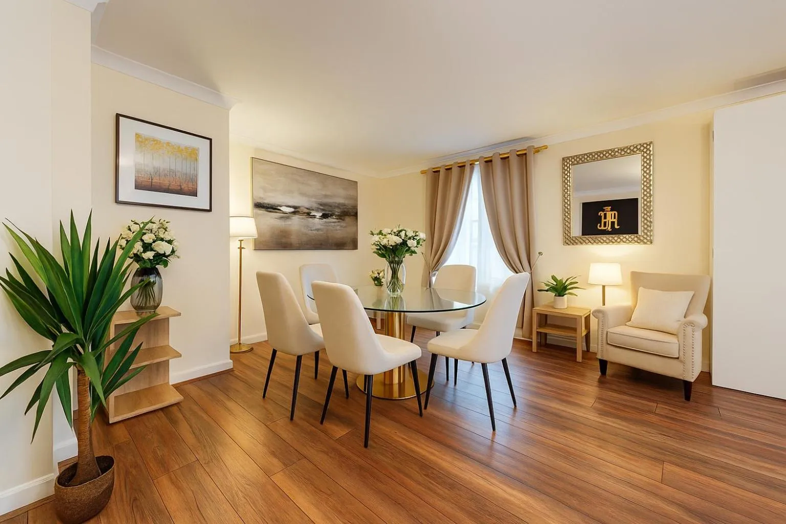 Living room in Park Lane Apartments/Shaw House