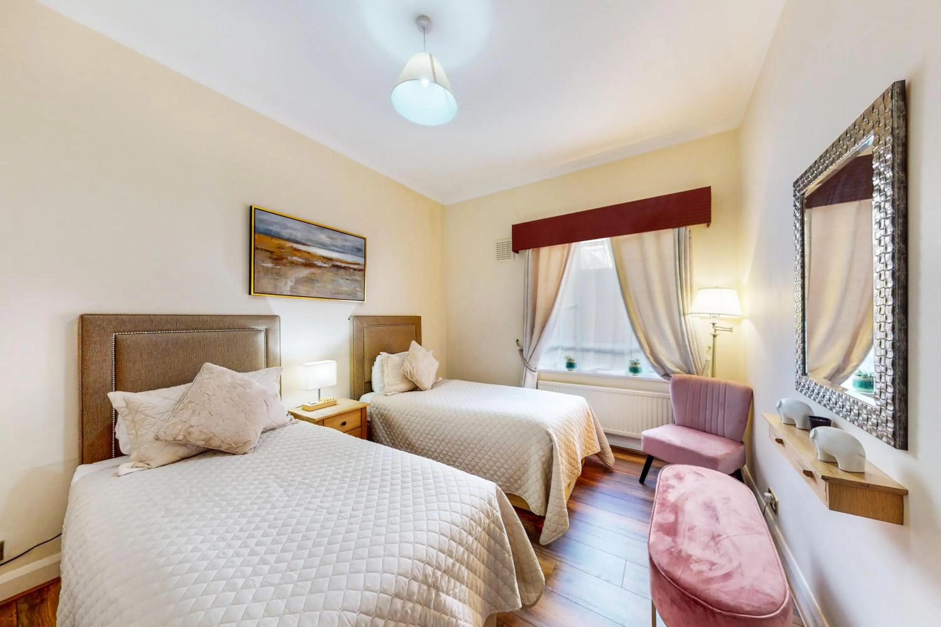 Bed in Park Lane Apartments/Shaw House