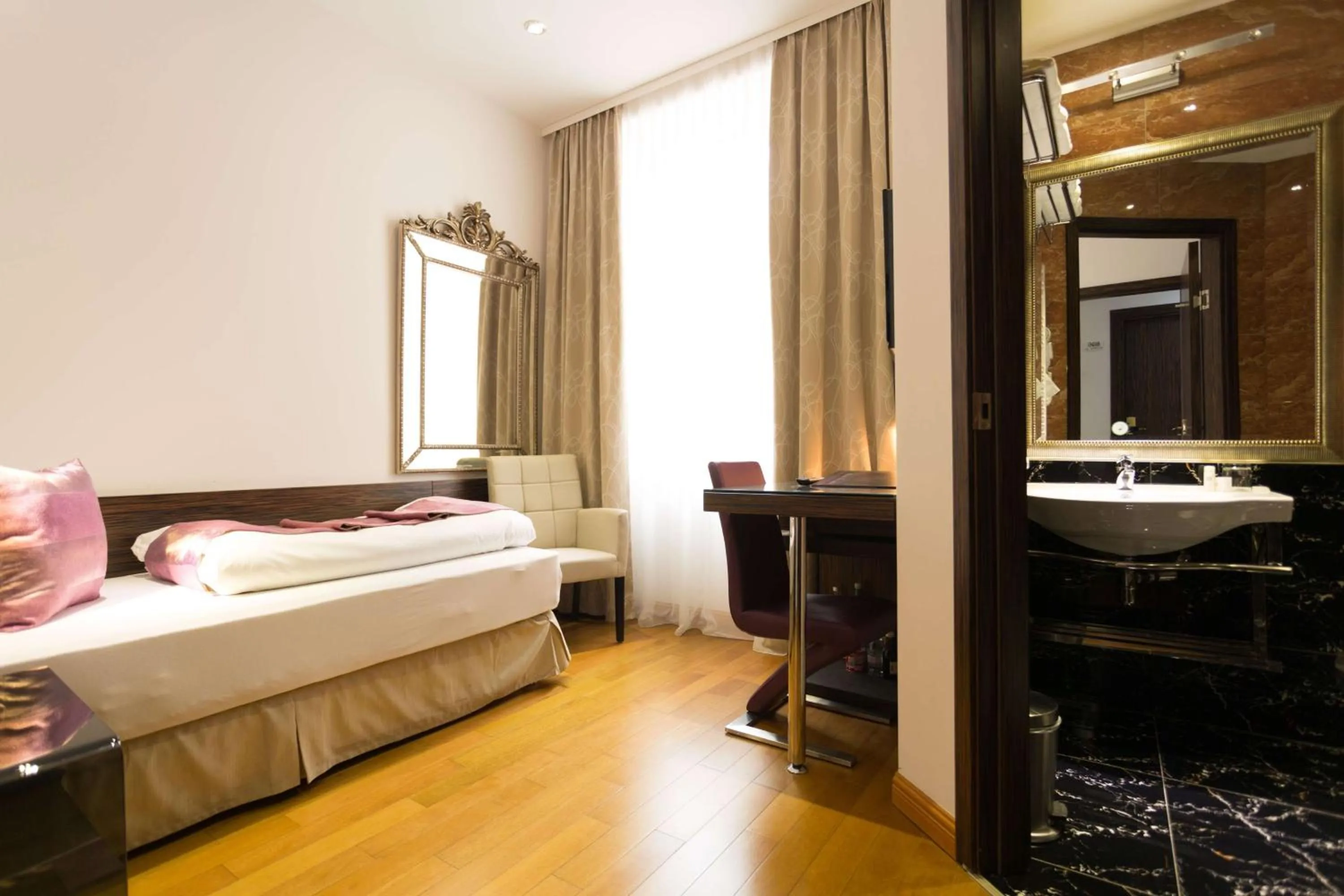 Bedroom, Bed in Best Western Plus Hotel Arcadia