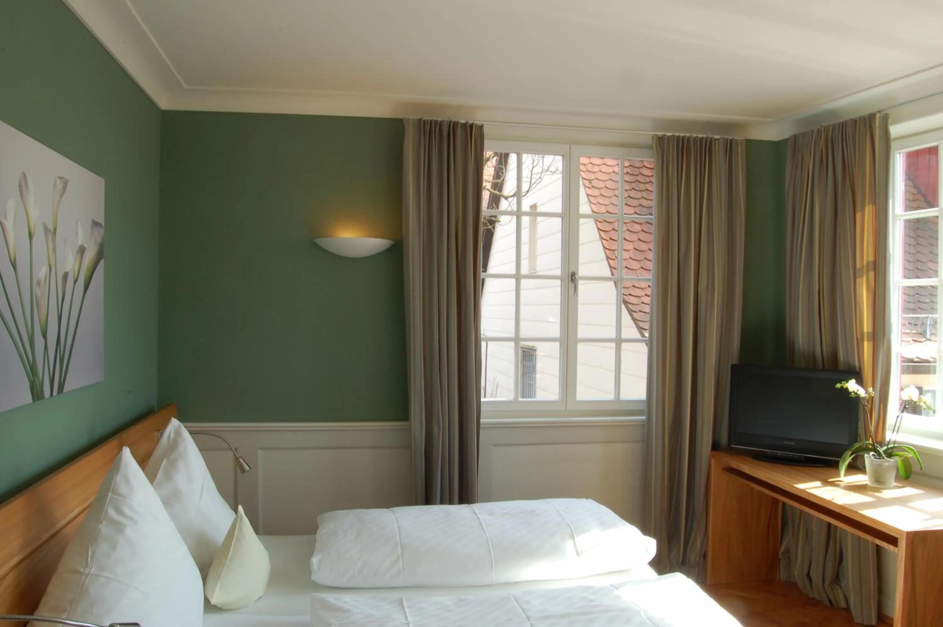 Photo of the whole room, Bed in Hotel Der Löwen