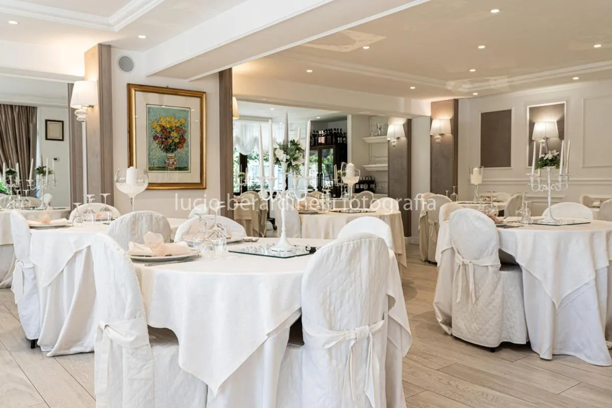 Restaurant/places to eat in Hotel Edelweiss