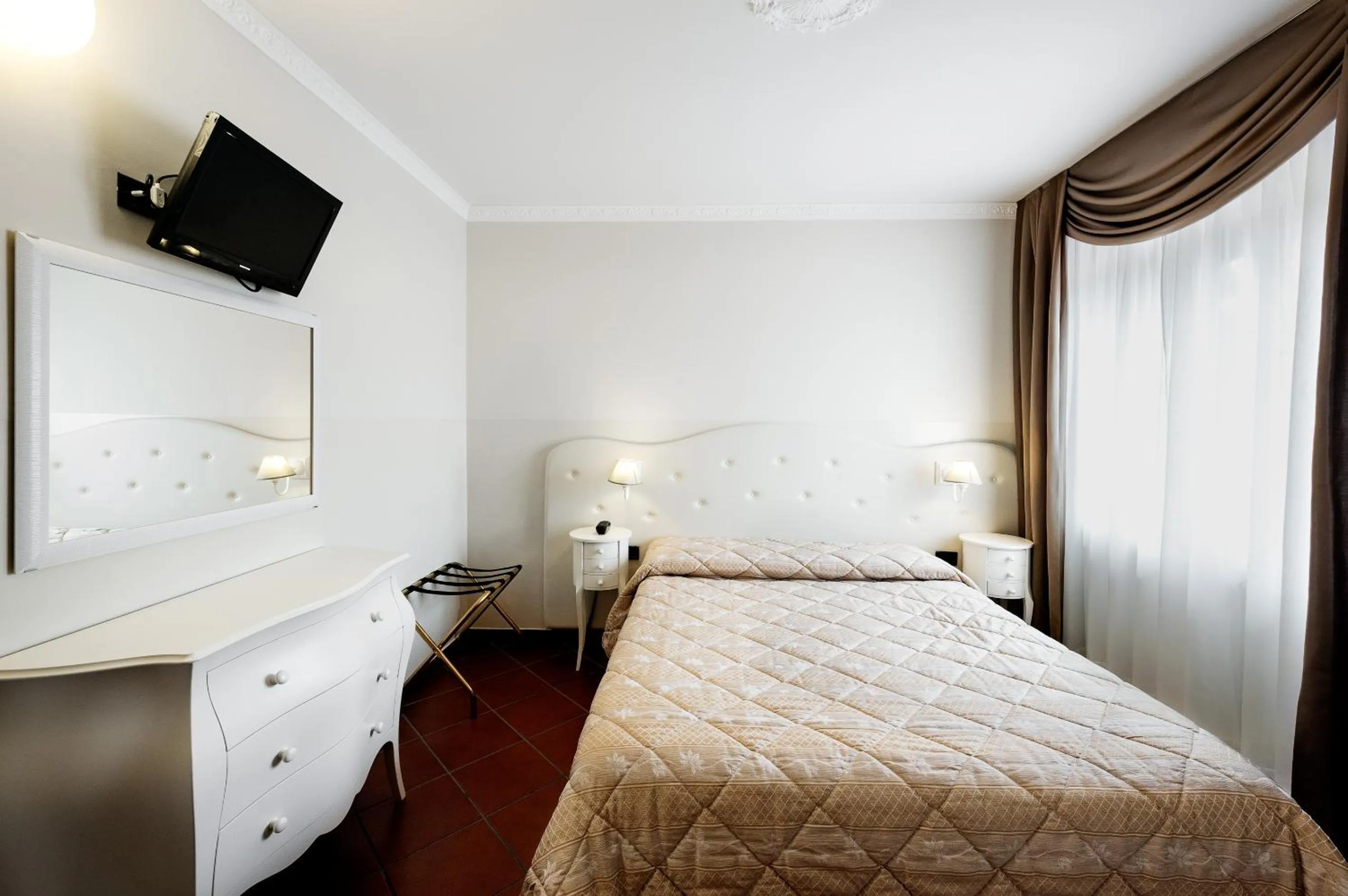 Bathroom, Bed in Hotel Edelweiss