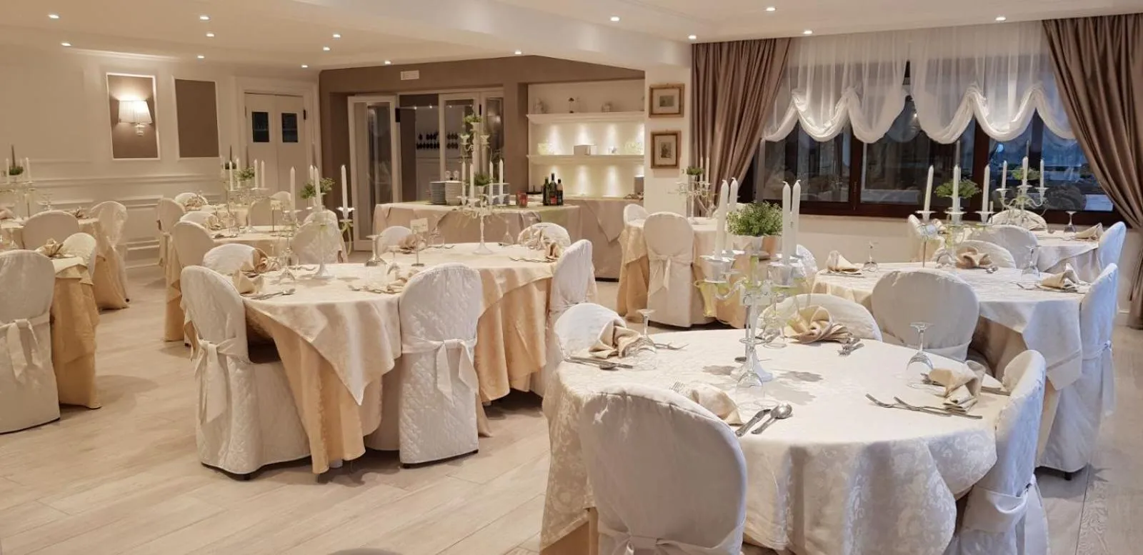 Restaurant/places to eat in Hotel Edelweiss