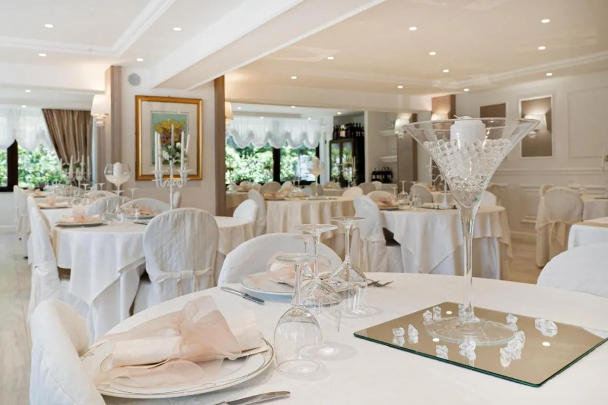 Restaurant/places to eat in Hotel Edelweiss