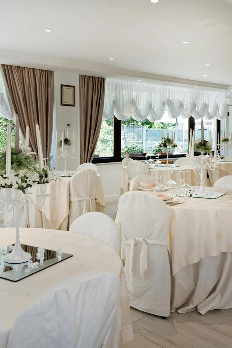 Restaurant/places to eat in Hotel Edelweiss