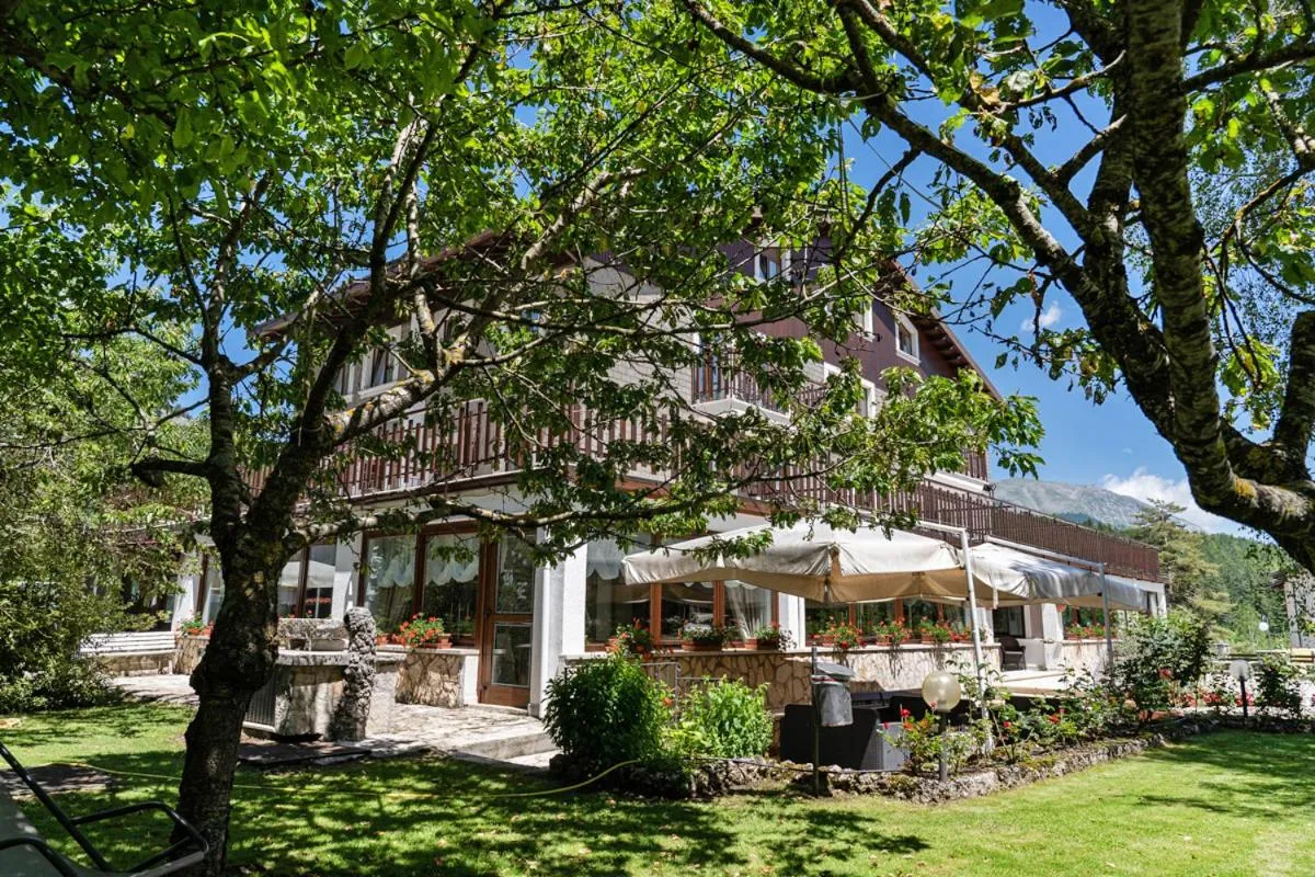 Summer in Hotel Edelweiss