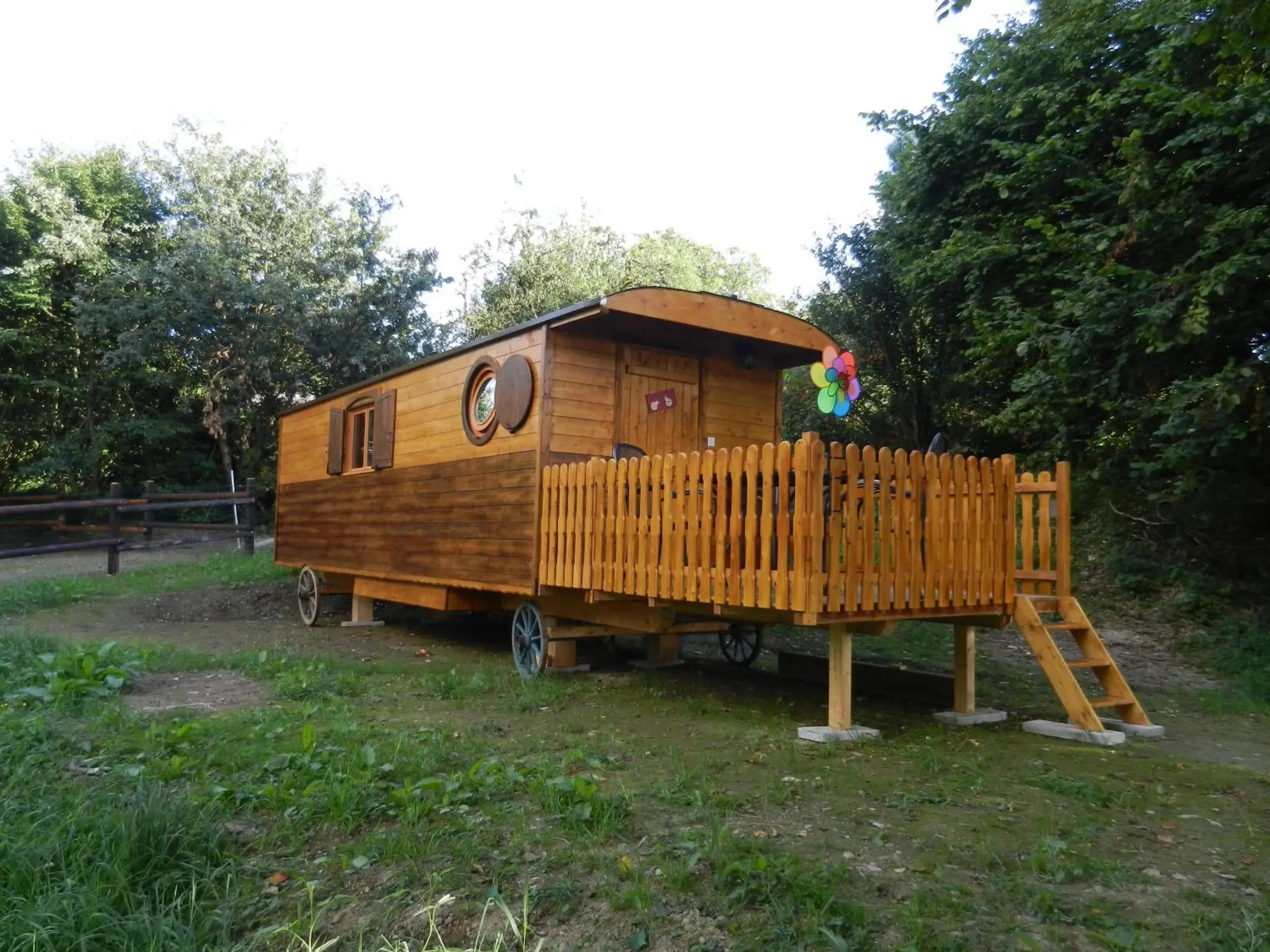 Caravan in B&B Le 'Ti 'Bou de Refuge Caravan in B&B Le 'Ti 'Bou de Refuge