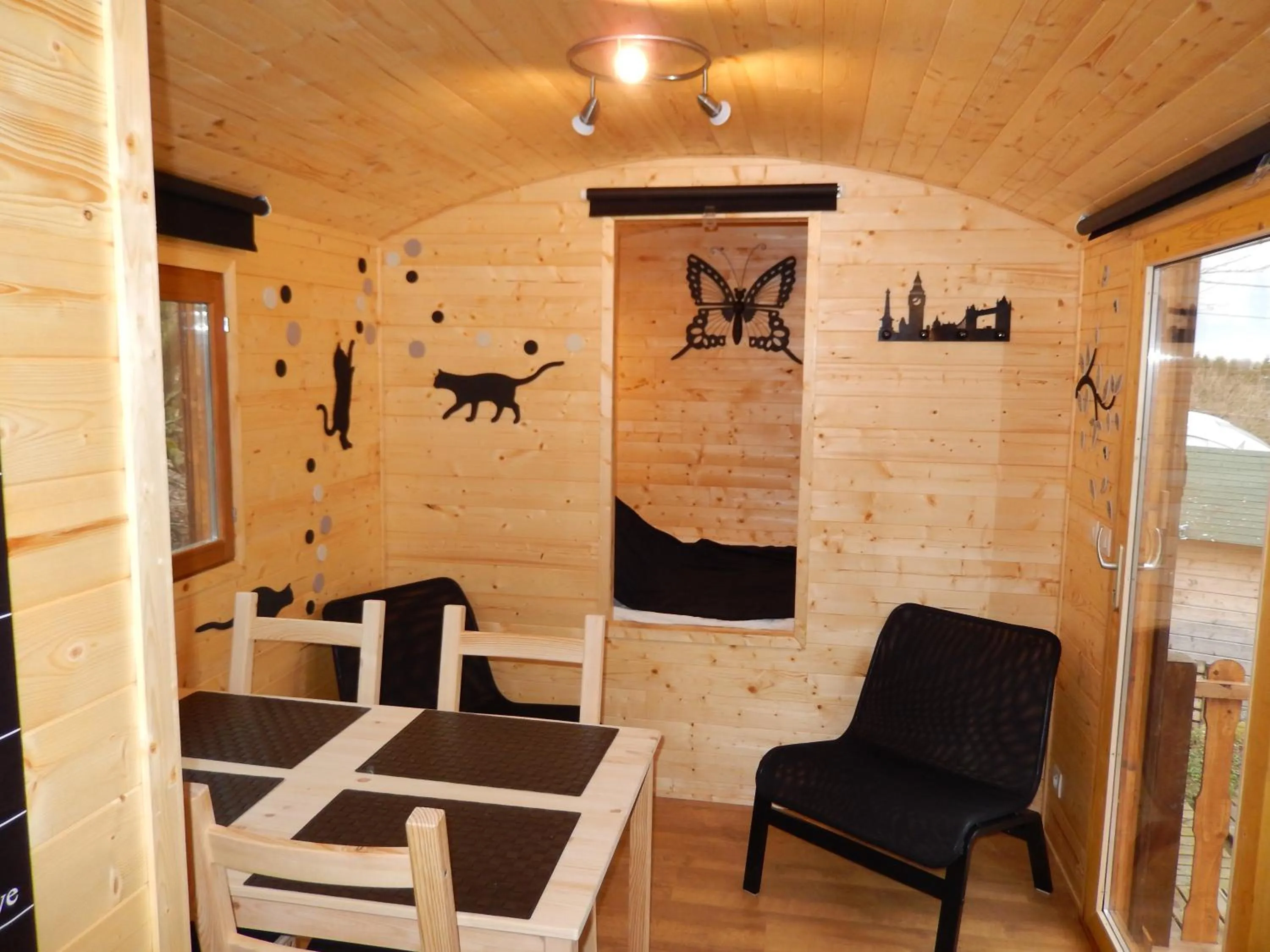 Dining area in B&B Le 'Ti 'Bou de Refuge