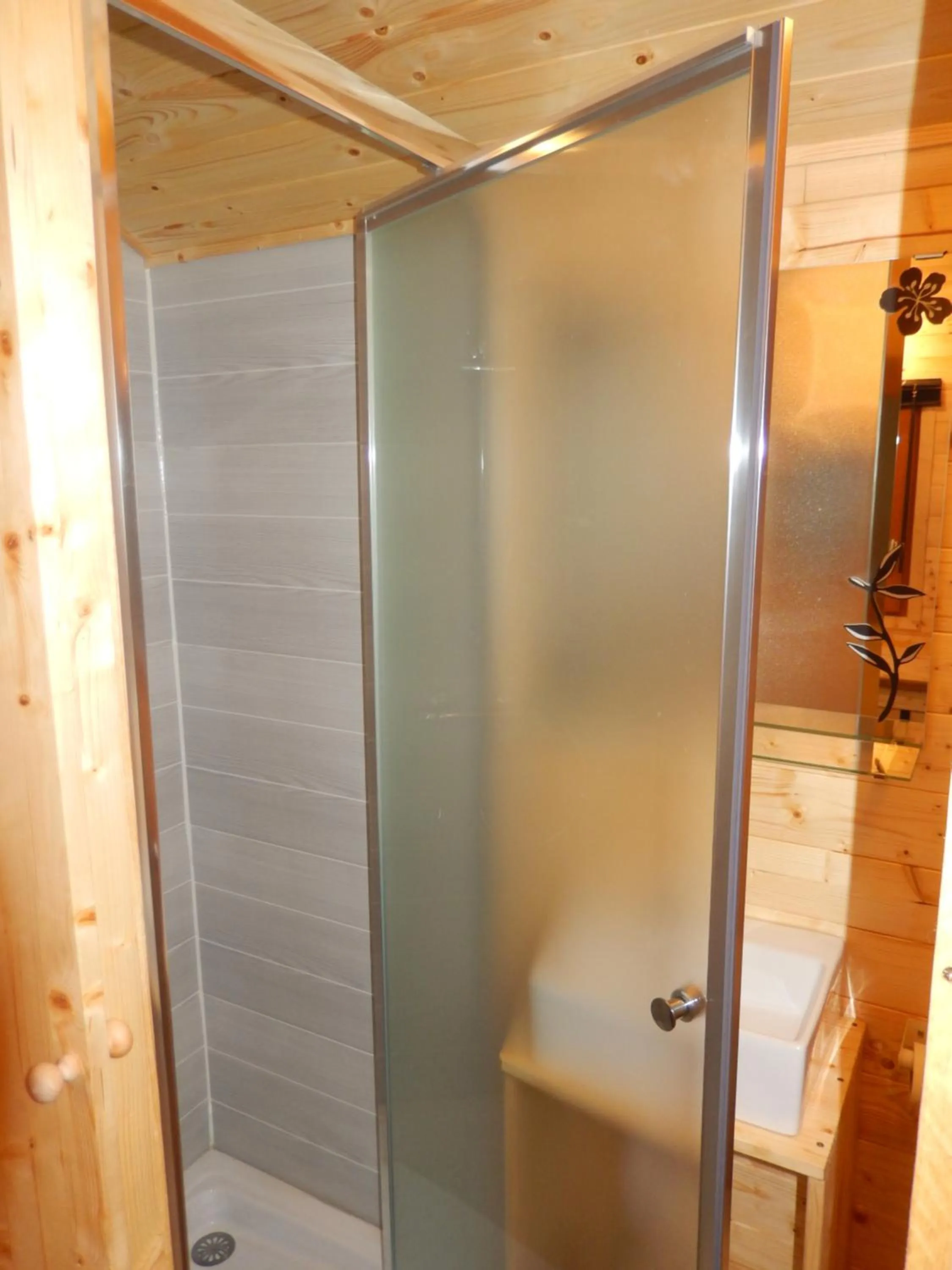 Shower in B&B Le 'Ti 'Bou de Refuge