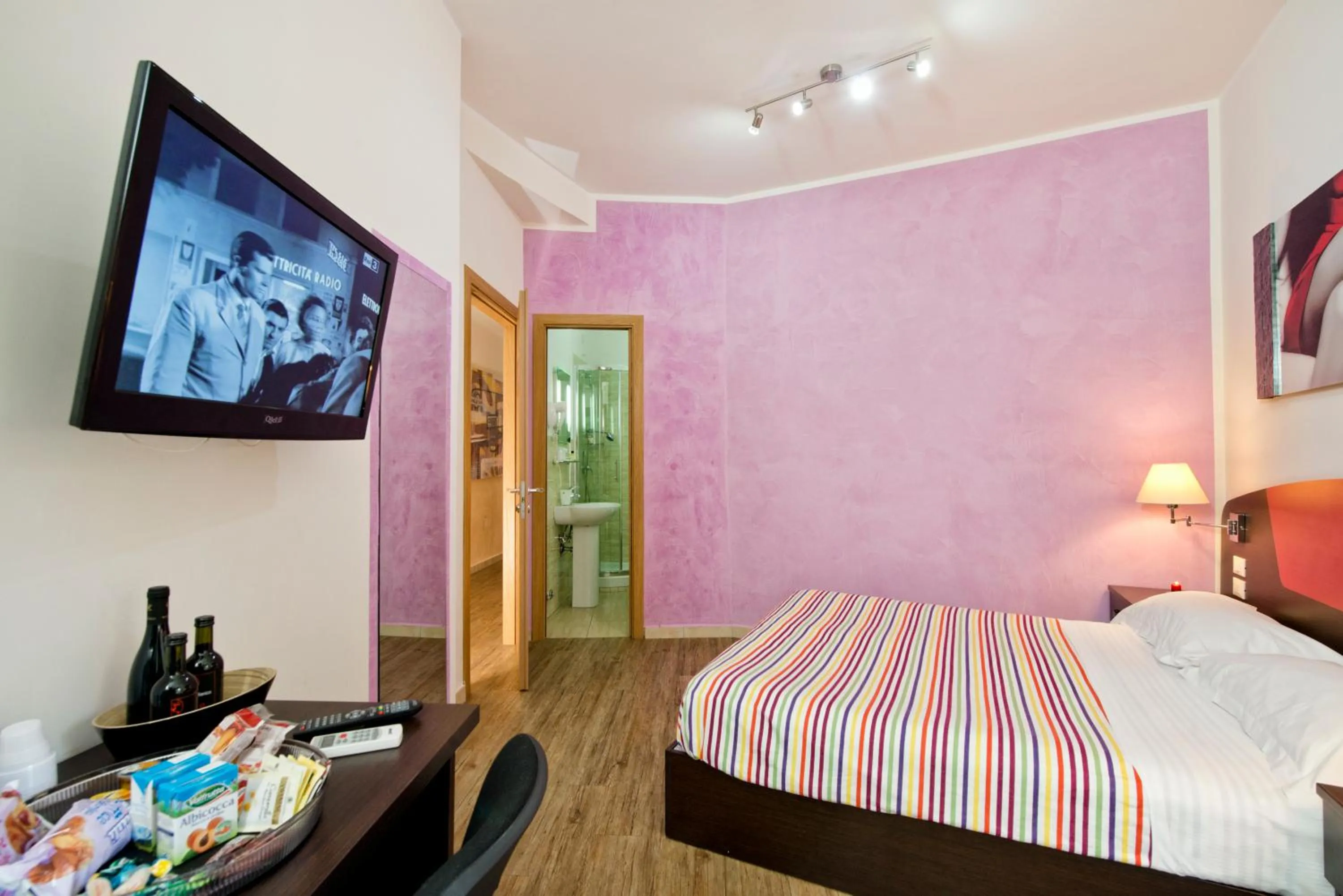 Photo of the whole room, Bed in Vaticano84