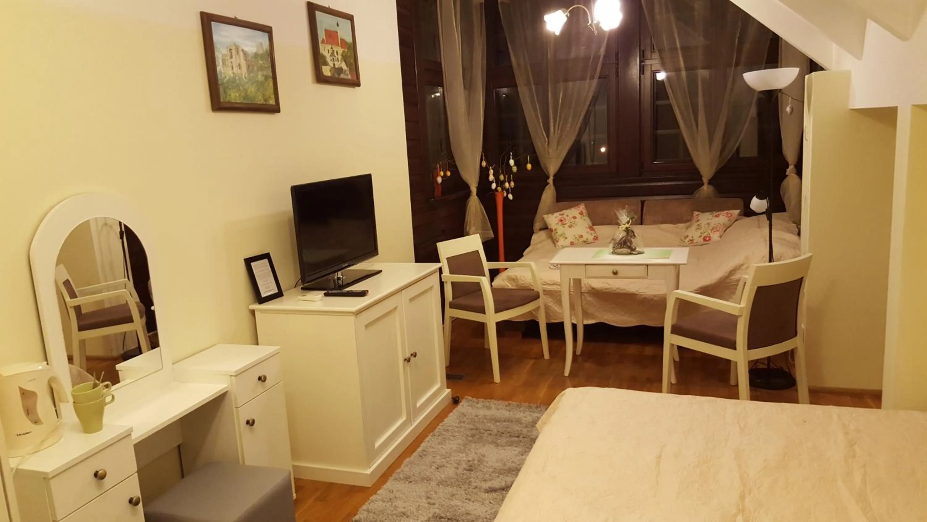 Night in Willa Pod Basztą Restauracja&Wellness