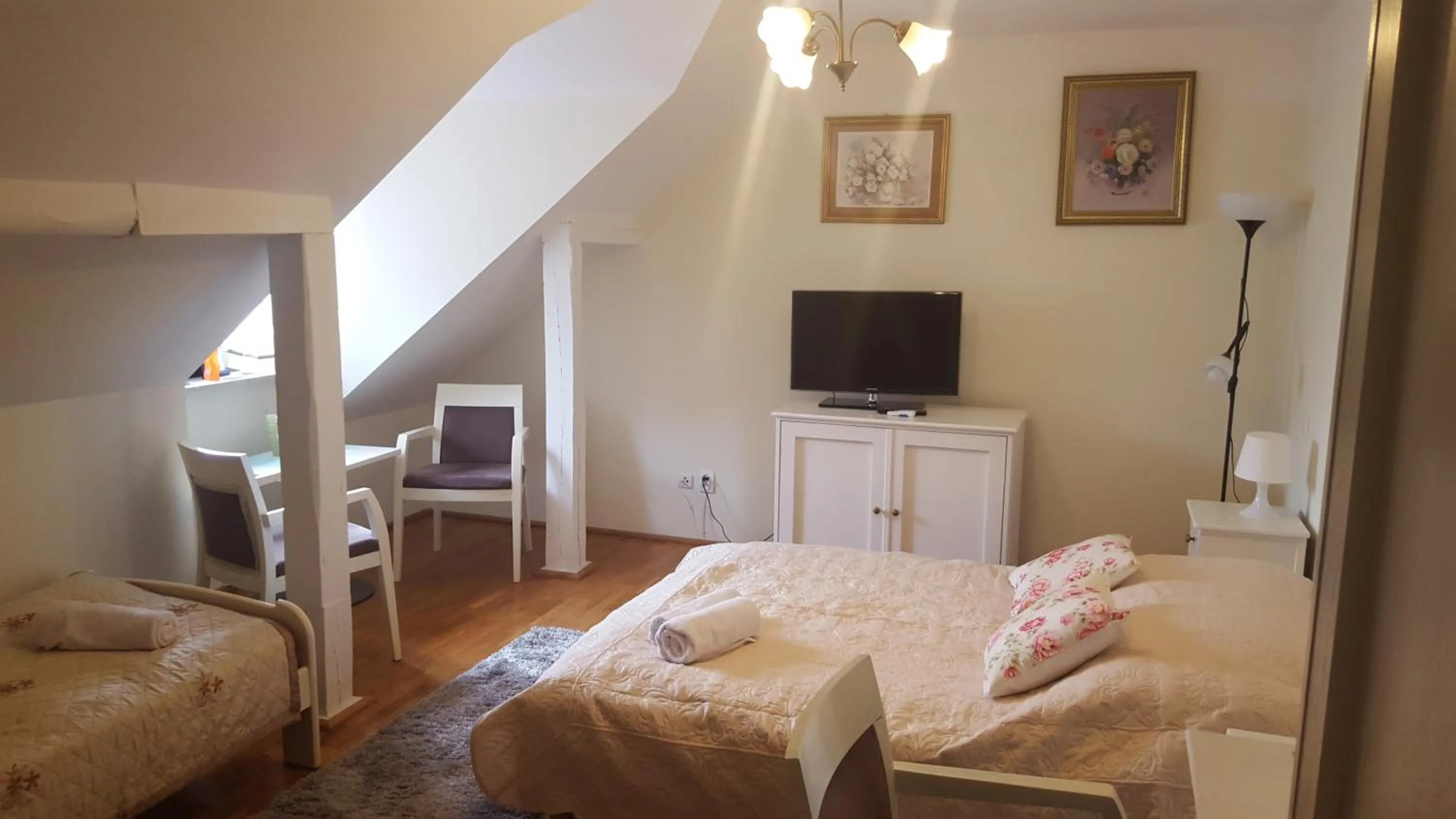 River view, Bed in Willa Pod Basztą Restauracja&Wellness