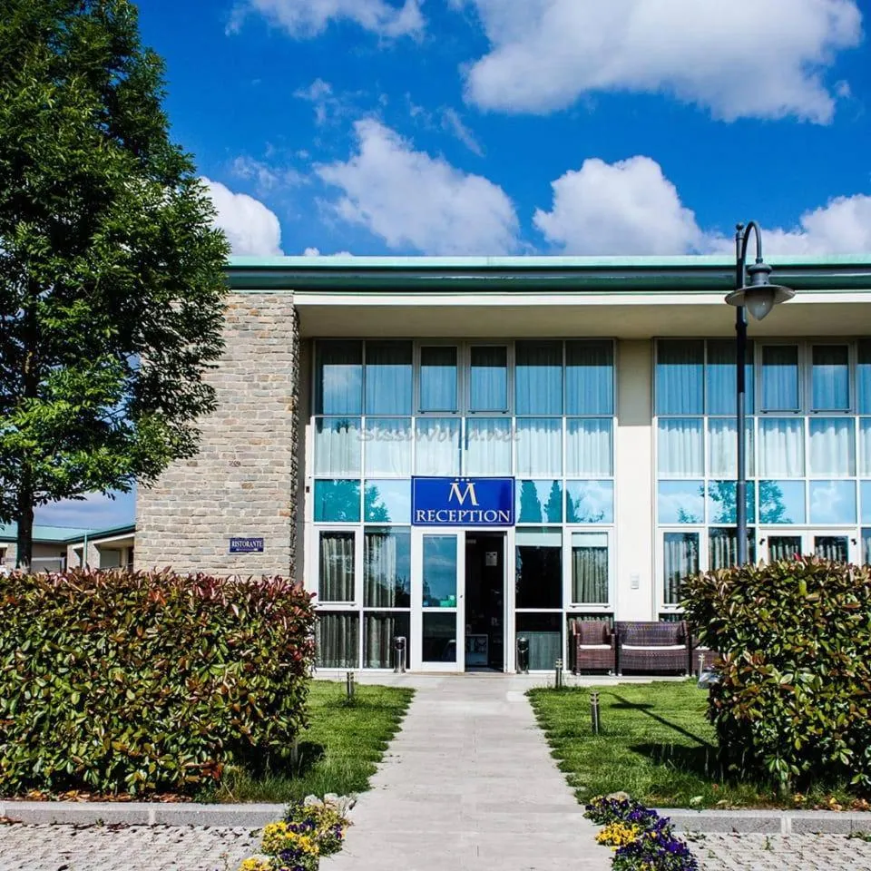 Property building in Chianti Village Morrocco