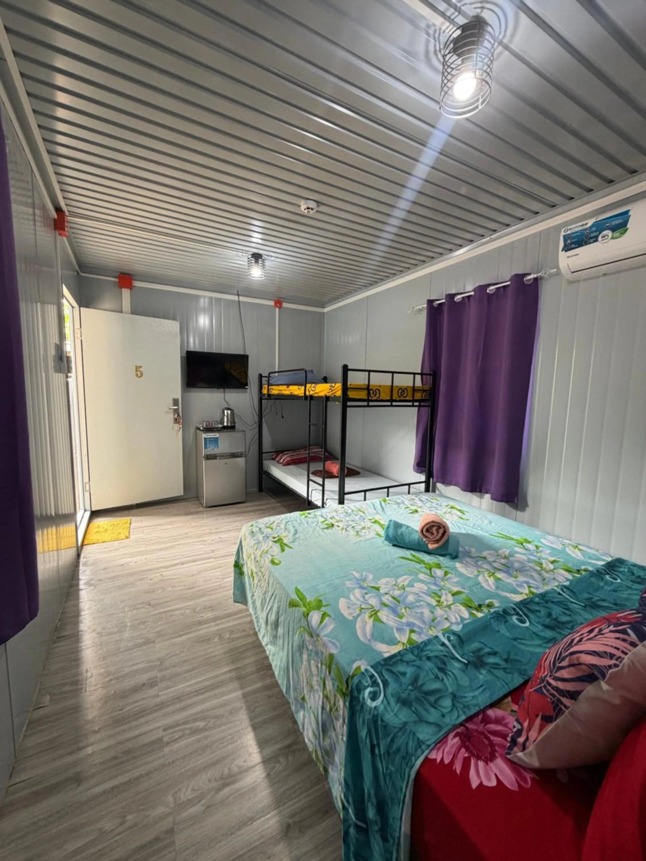 Family Room with Private Bathroom - single occupancy in Stella'z guesthouse