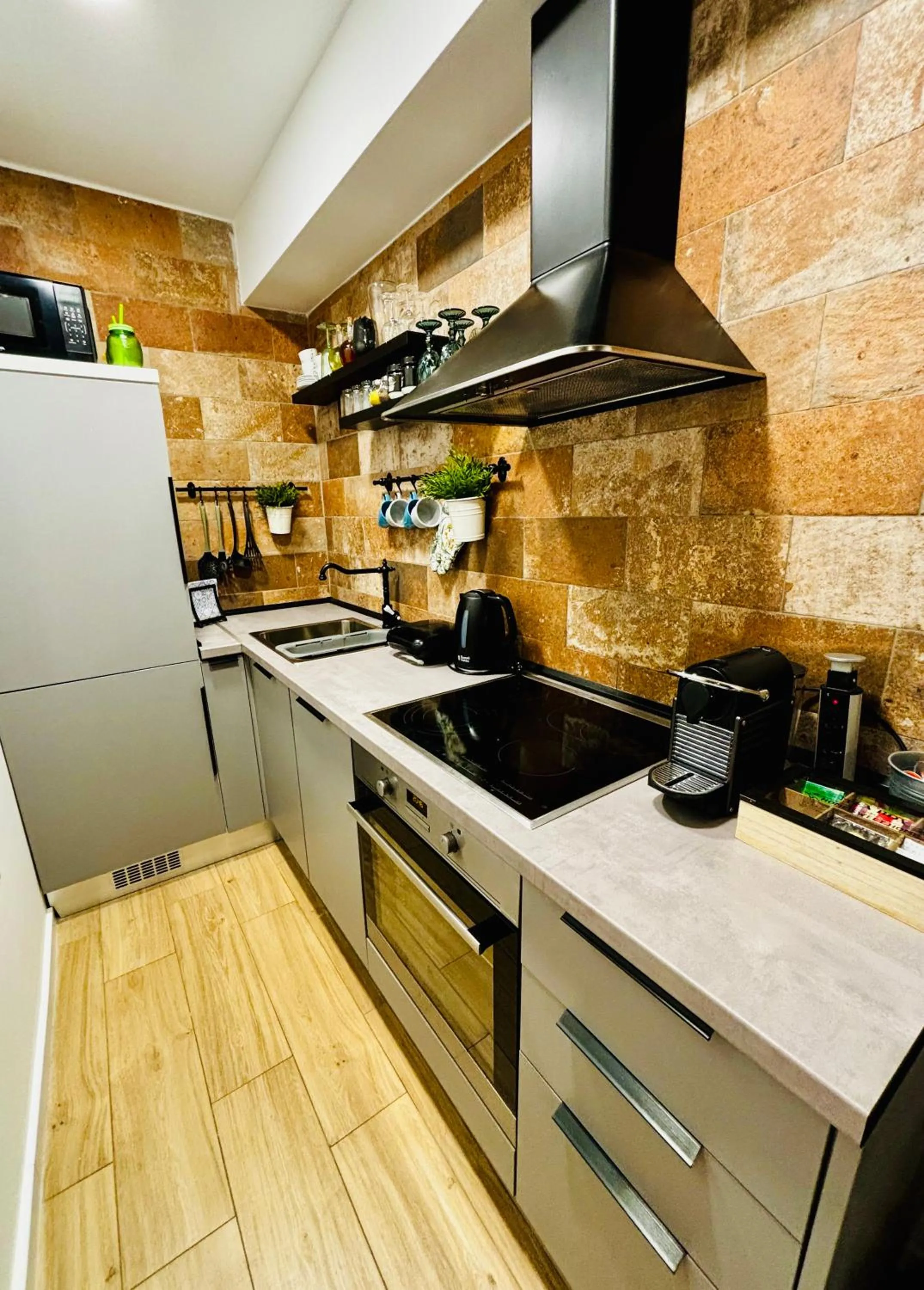 Split Right Place****Cozy and completely new