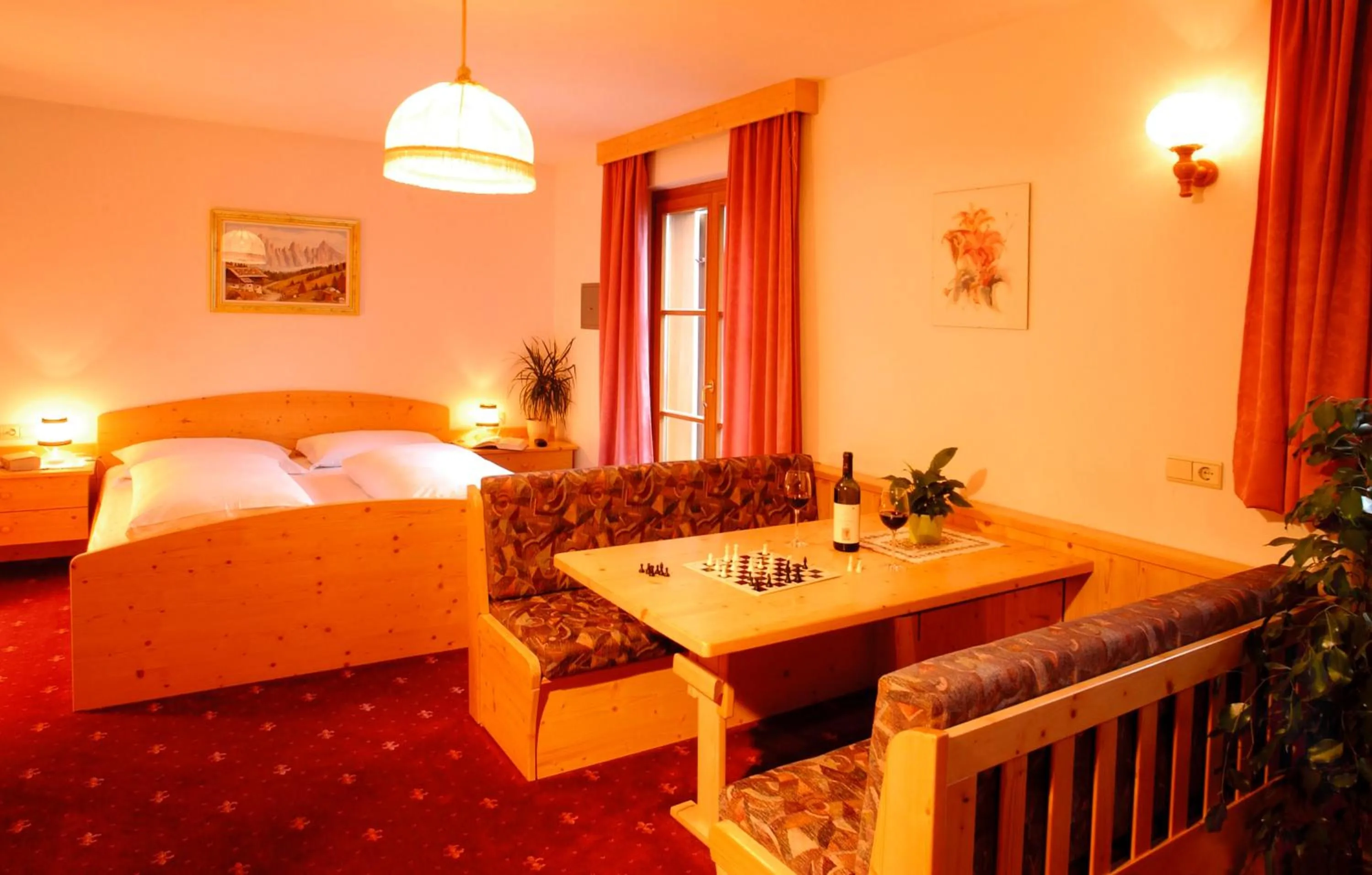 Seating area, Bed in Hotel Laurin