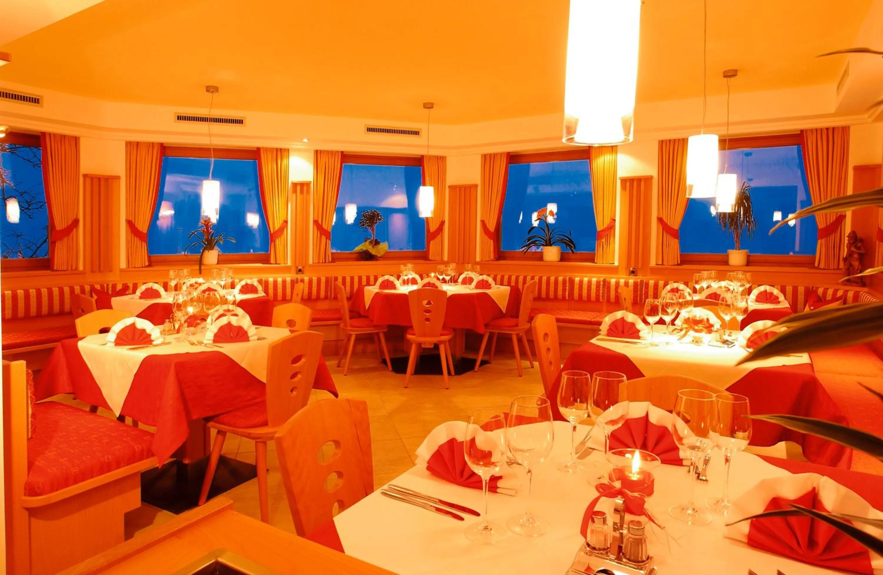 Restaurant/places to eat in Hotel Laurin