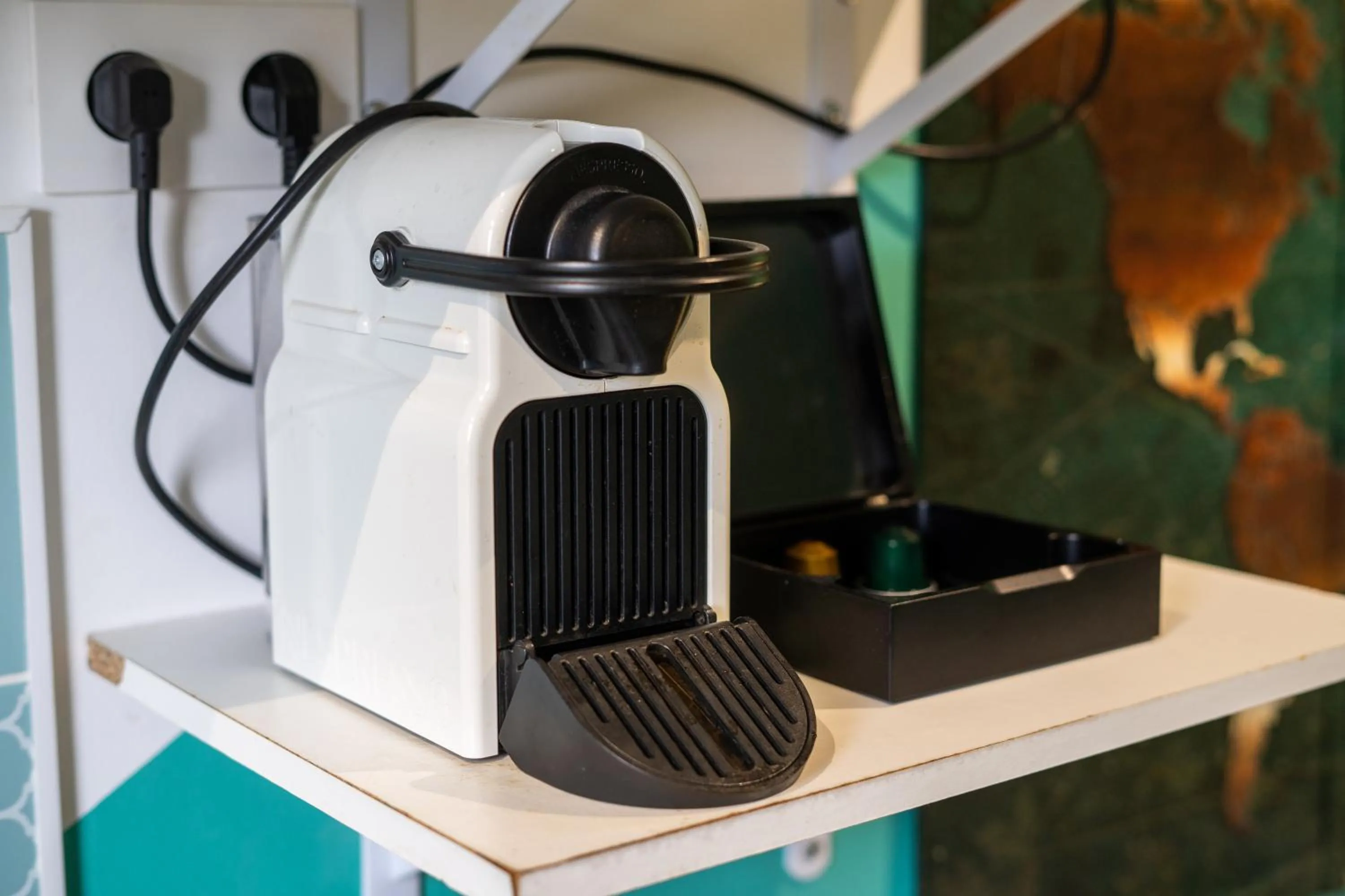 Coffee/tea facilities in Capstay Color Valenciennes & Netflix