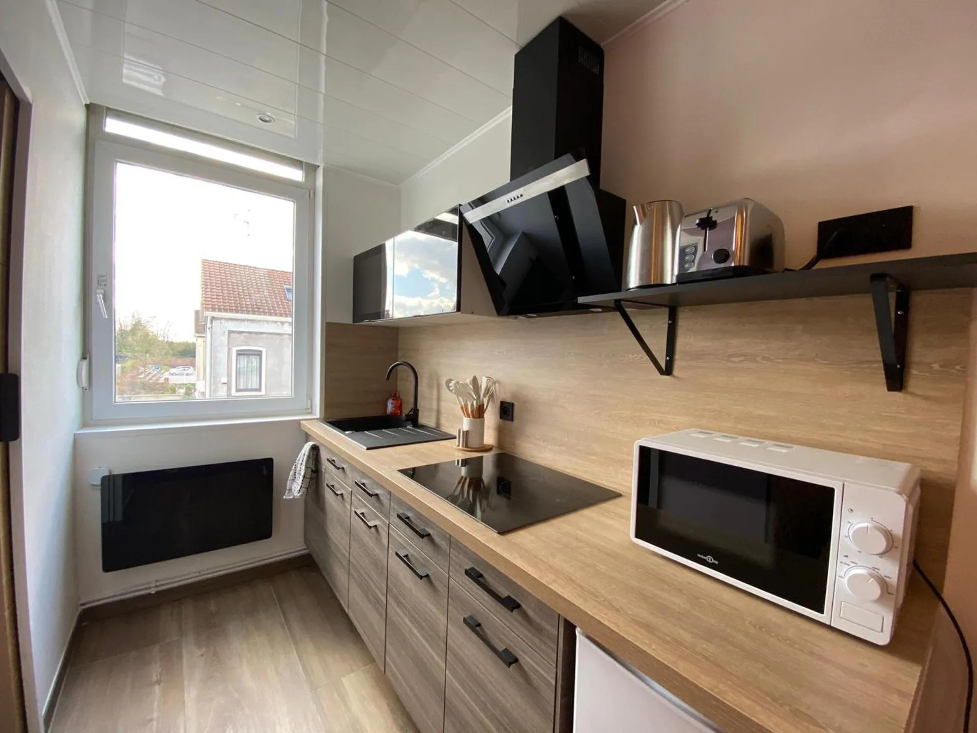 Coffee/tea facilities in Capstay Color Valenciennes & Netflix