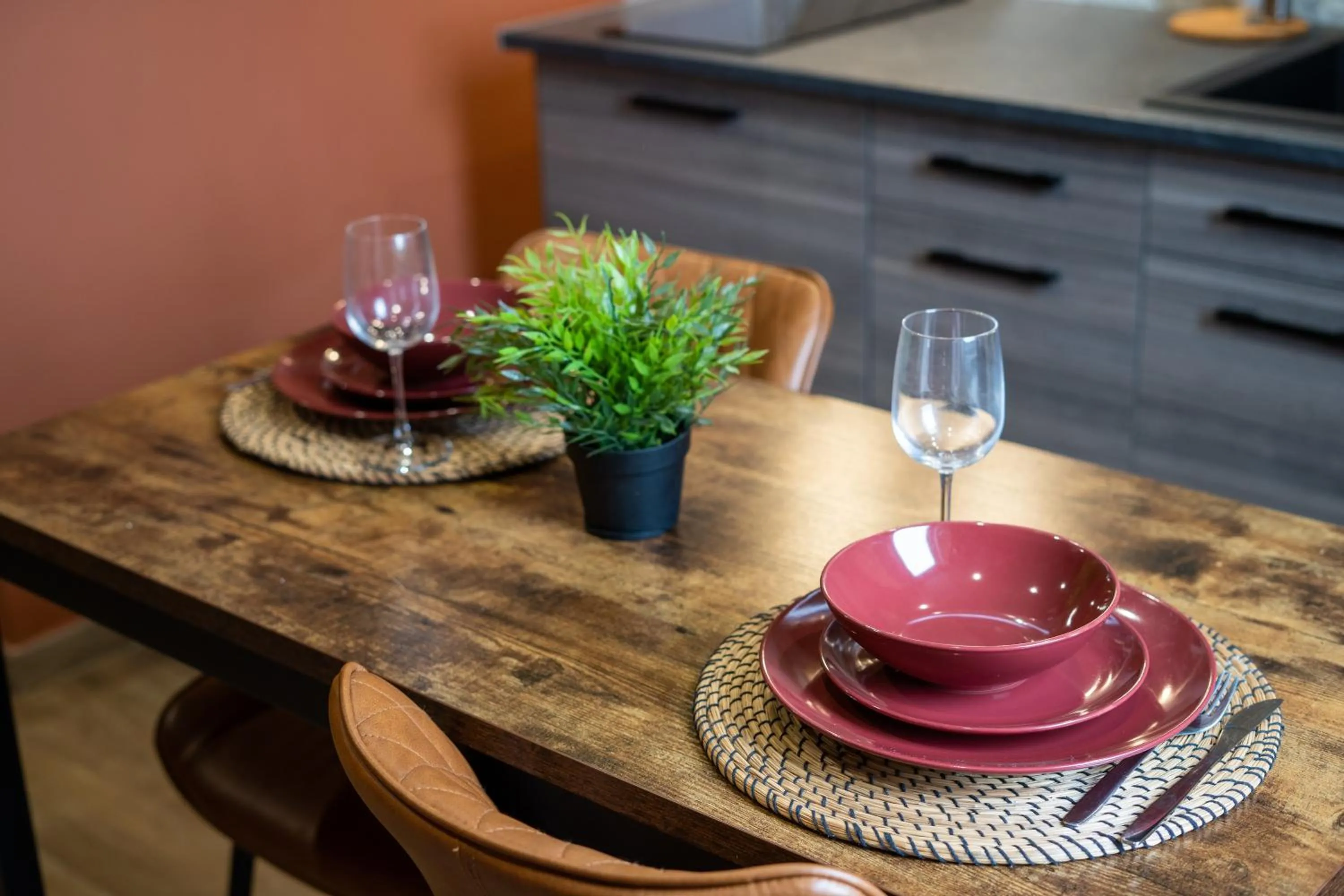 Dining area in Capstay Color Valenciennes & Netflix