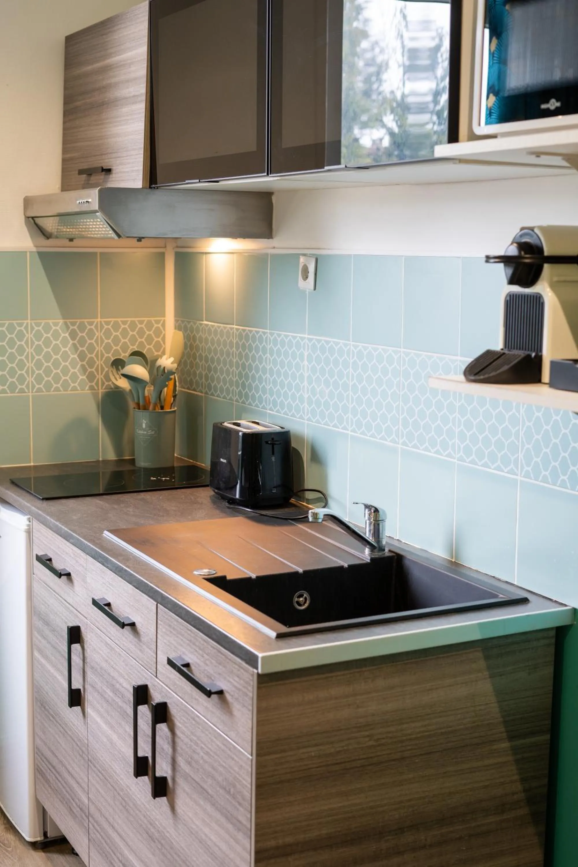 Kitchen or kitchenette in Capstay Color Valenciennes & Netflix