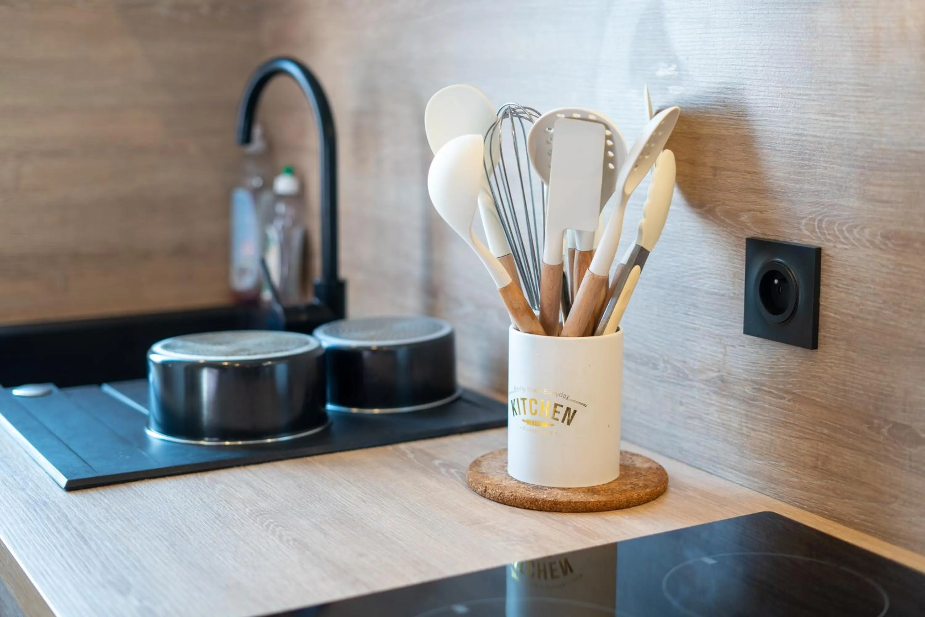 kitchen in Capstay Color Valenciennes & Netflix