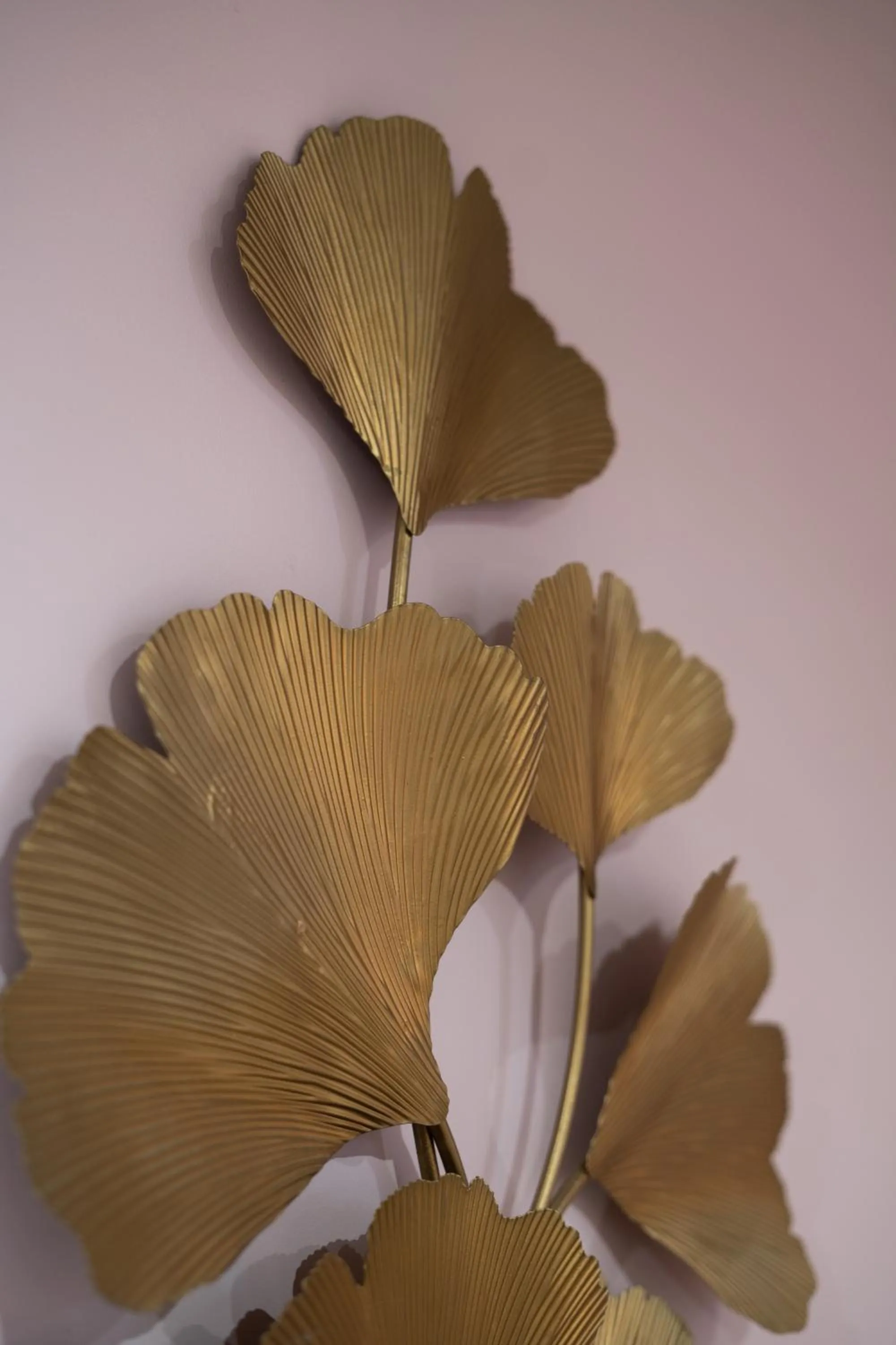 Decorative detail in Capstay Color Valenciennes & Netflix