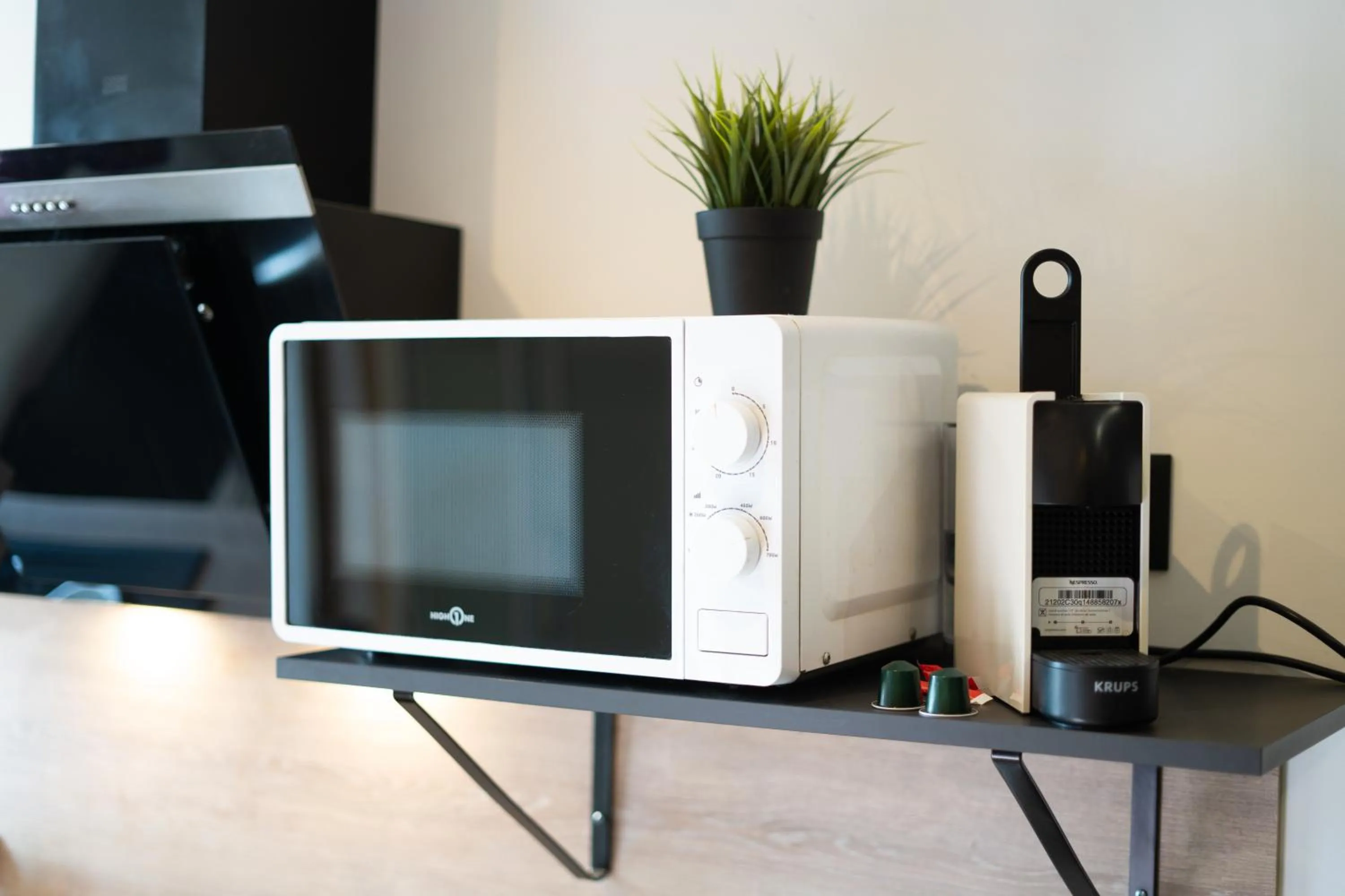 Coffee/tea facilities in Capstay Color Valenciennes & Netflix